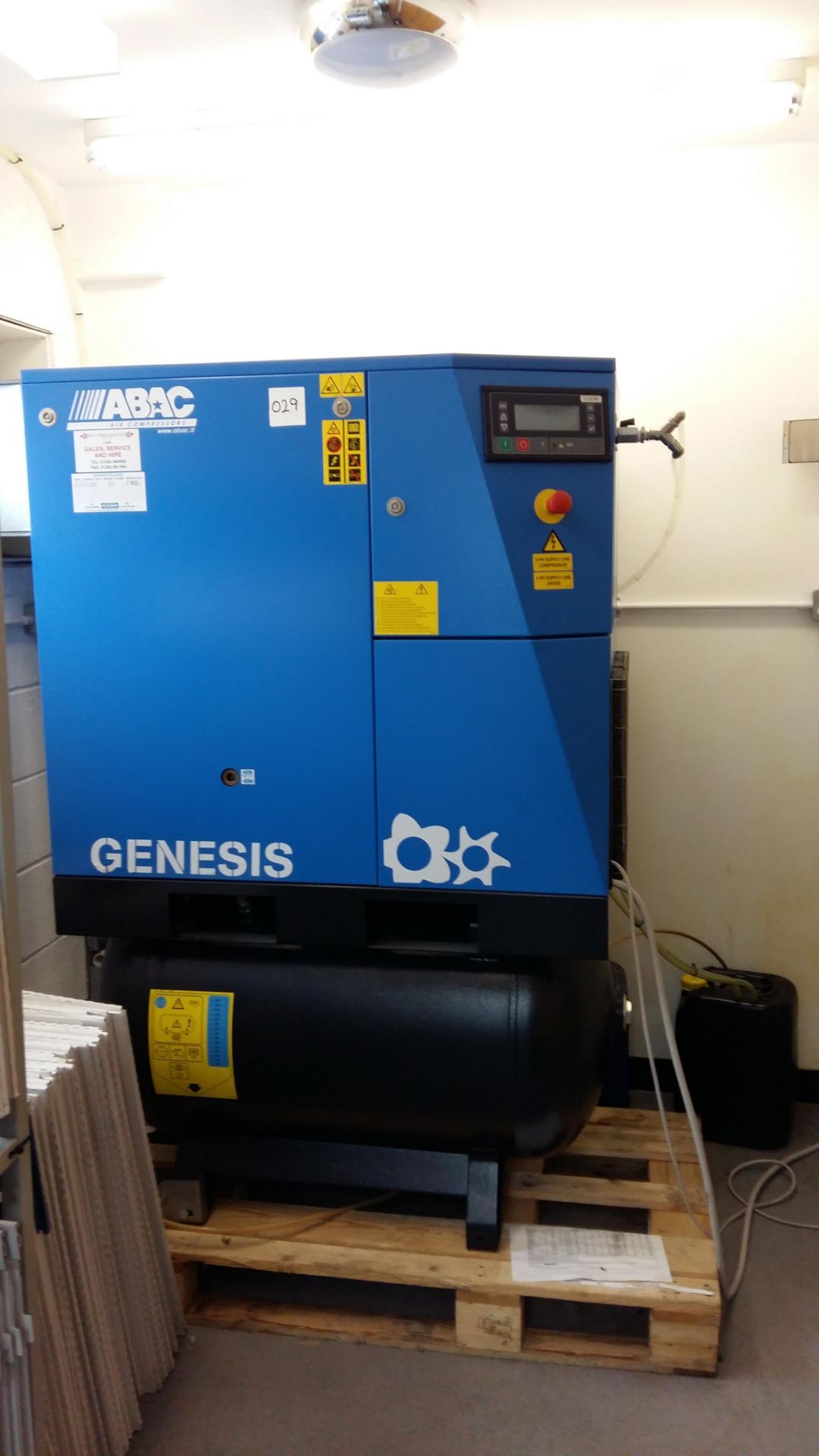 ABAC Genesis 15-270 3kW receiver mounted air compressor