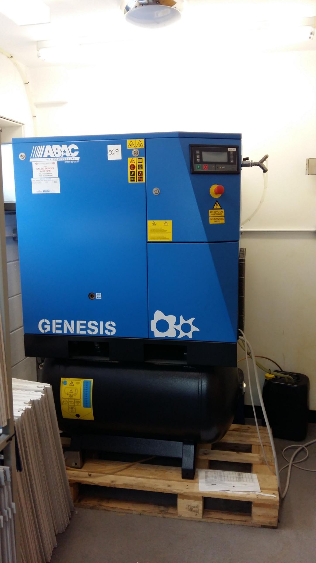 ABAC Genesis 15-270 3kW receiver mounted air compressor - Image 4 of 4