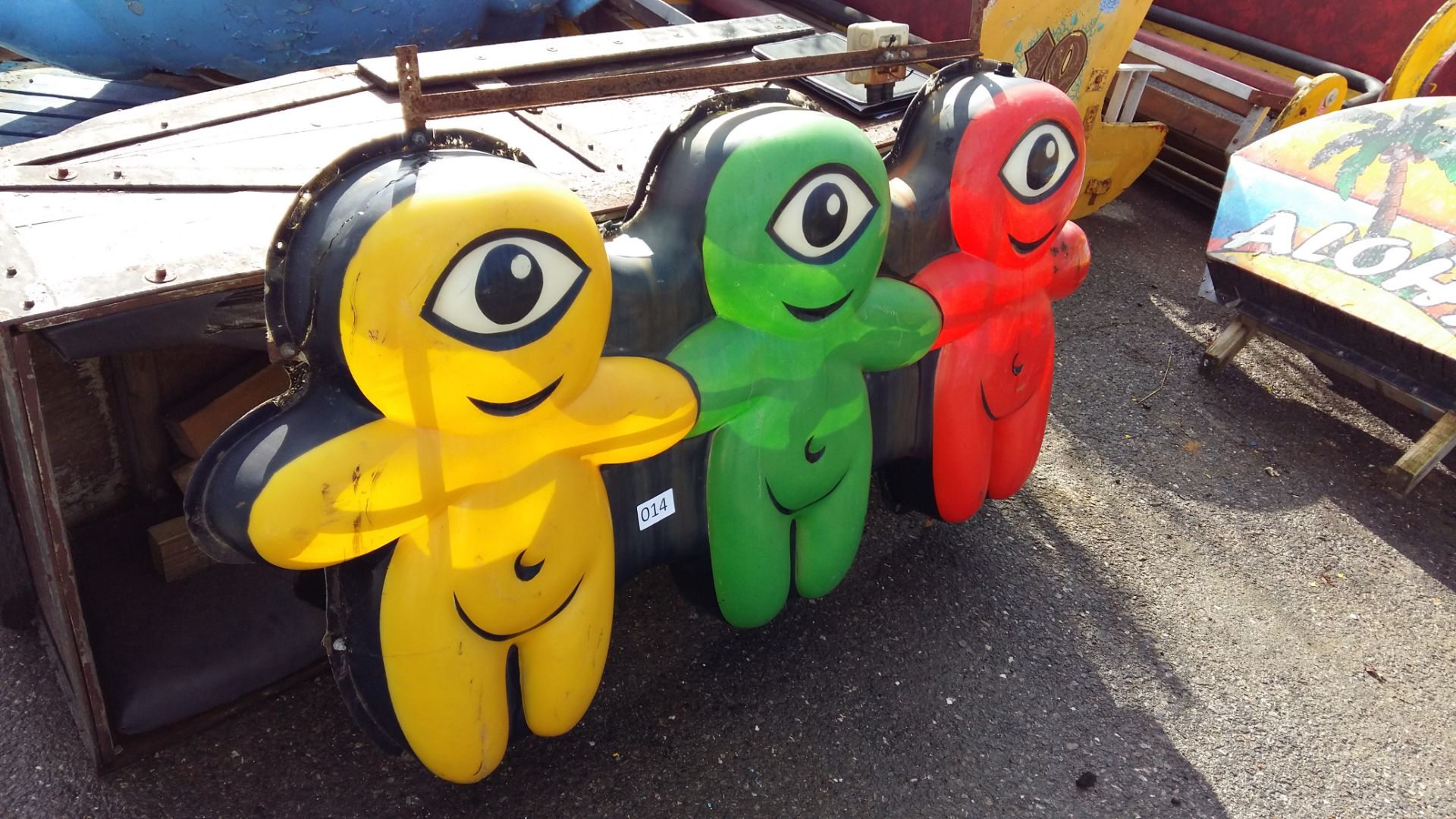 Set of (3) Blackpool Illuminations fibreglass one eyed Aliens - Image 4 of 4