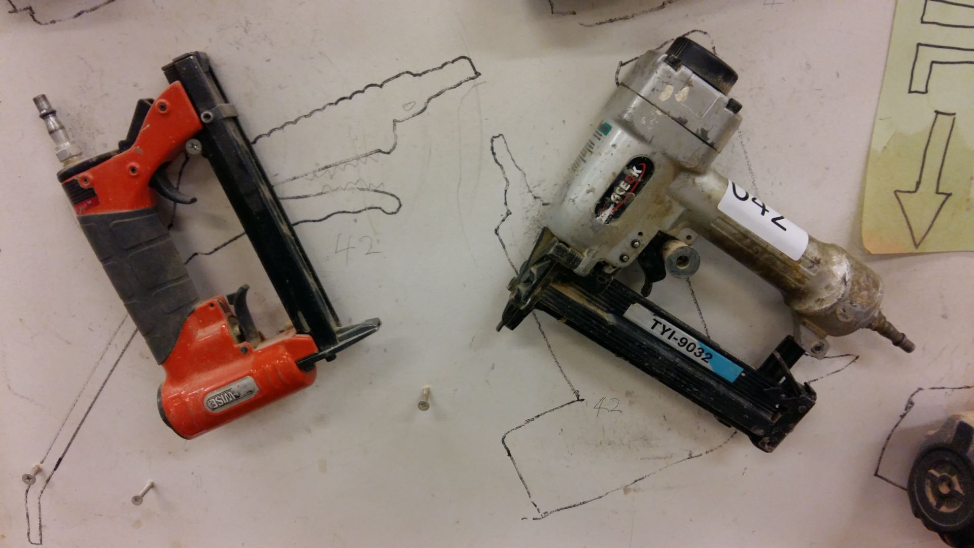 Tacwise A7116V air staple gun & Ace TYI-9032 air staple guns