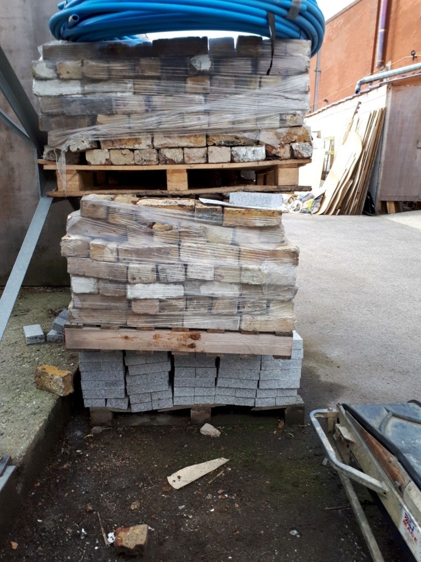 (7) Pallets of various bricks and pavers - Image 2 of 4
