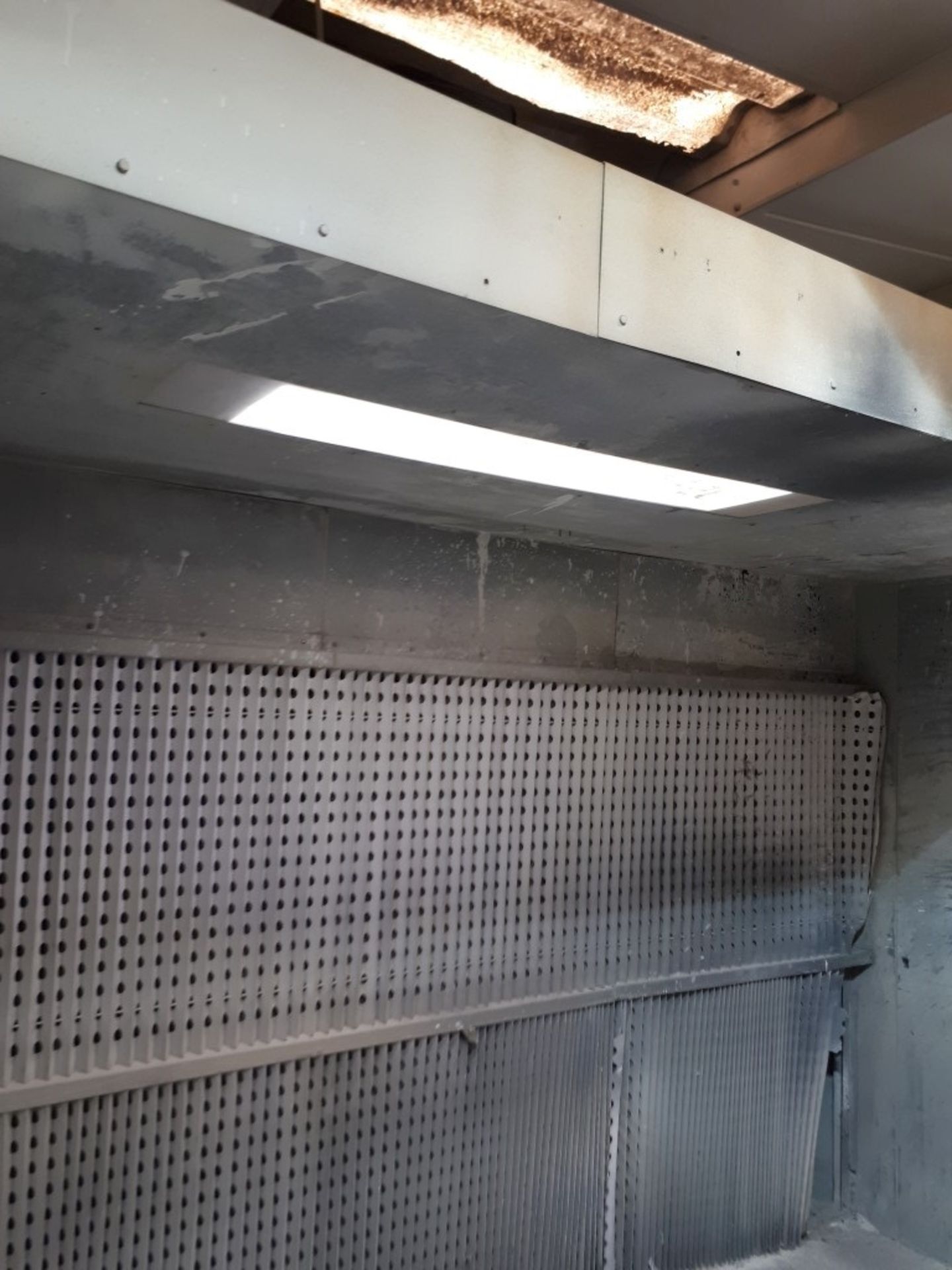 Dry filter spray booth - Image 3 of 5