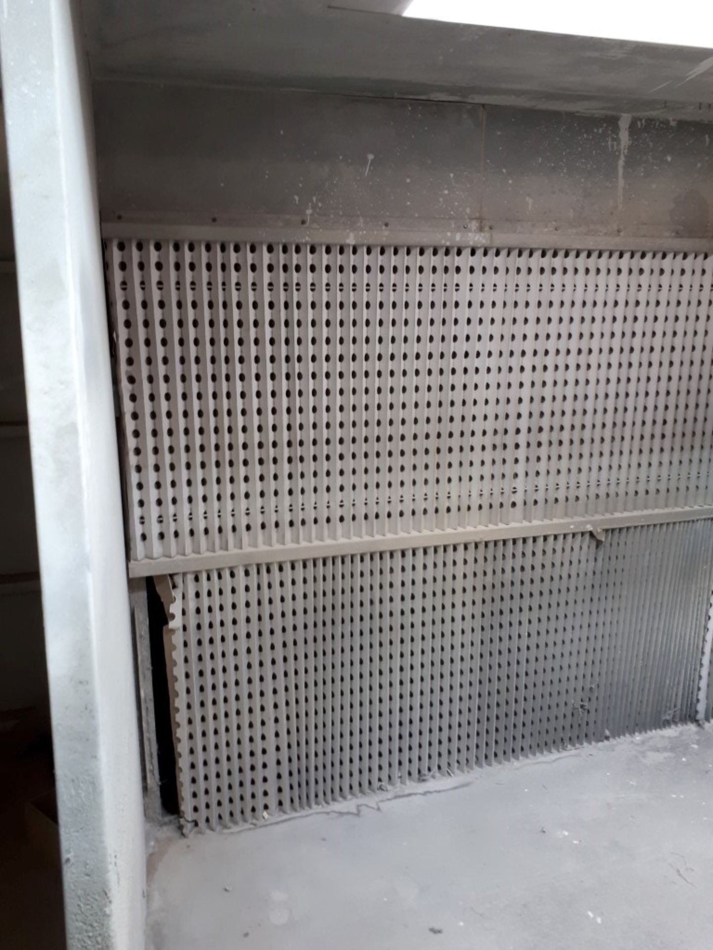 Dry filter spray booth - Image 4 of 5