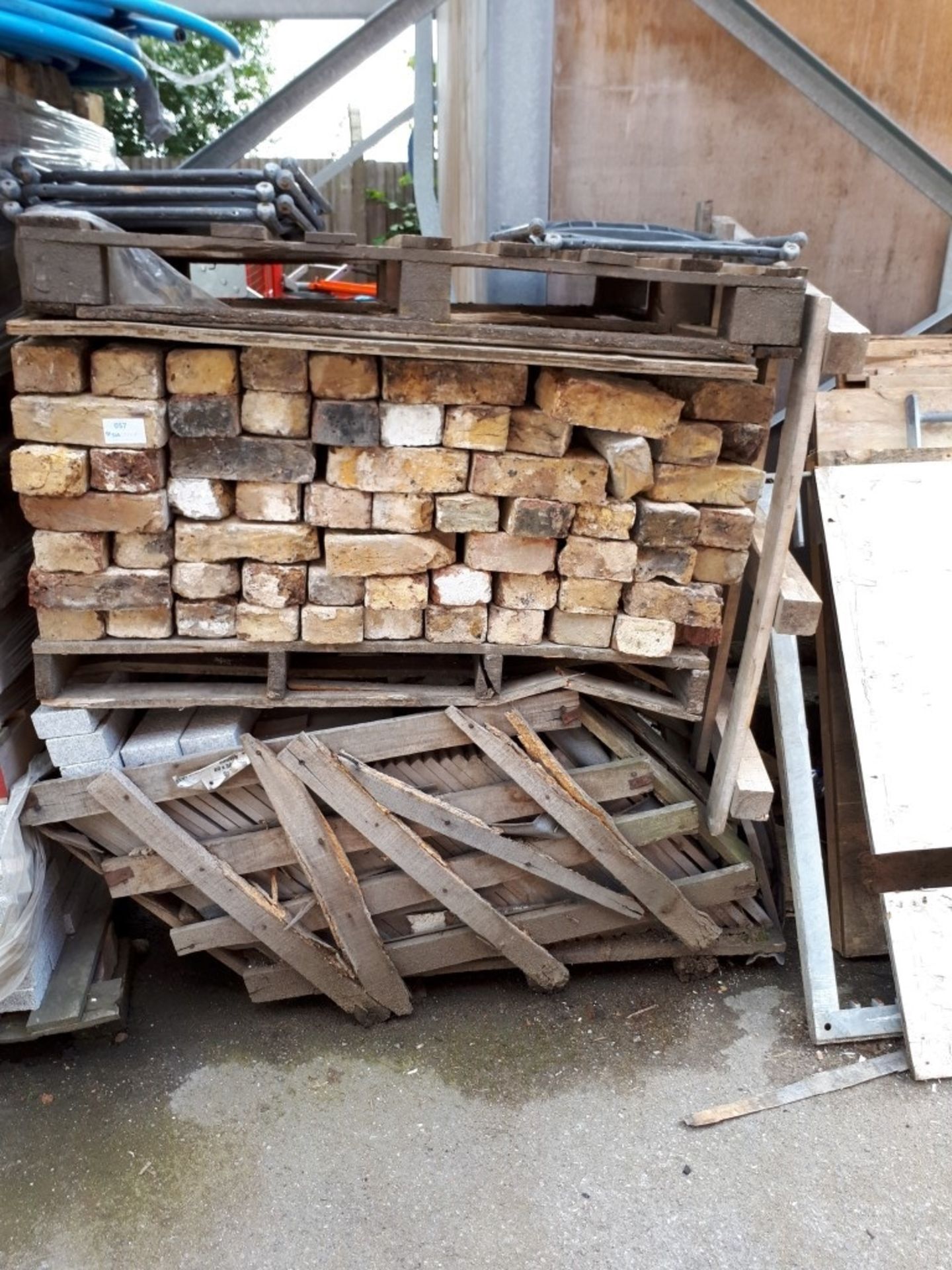 (7) Pallets of various bricks and pavers - Image 3 of 4