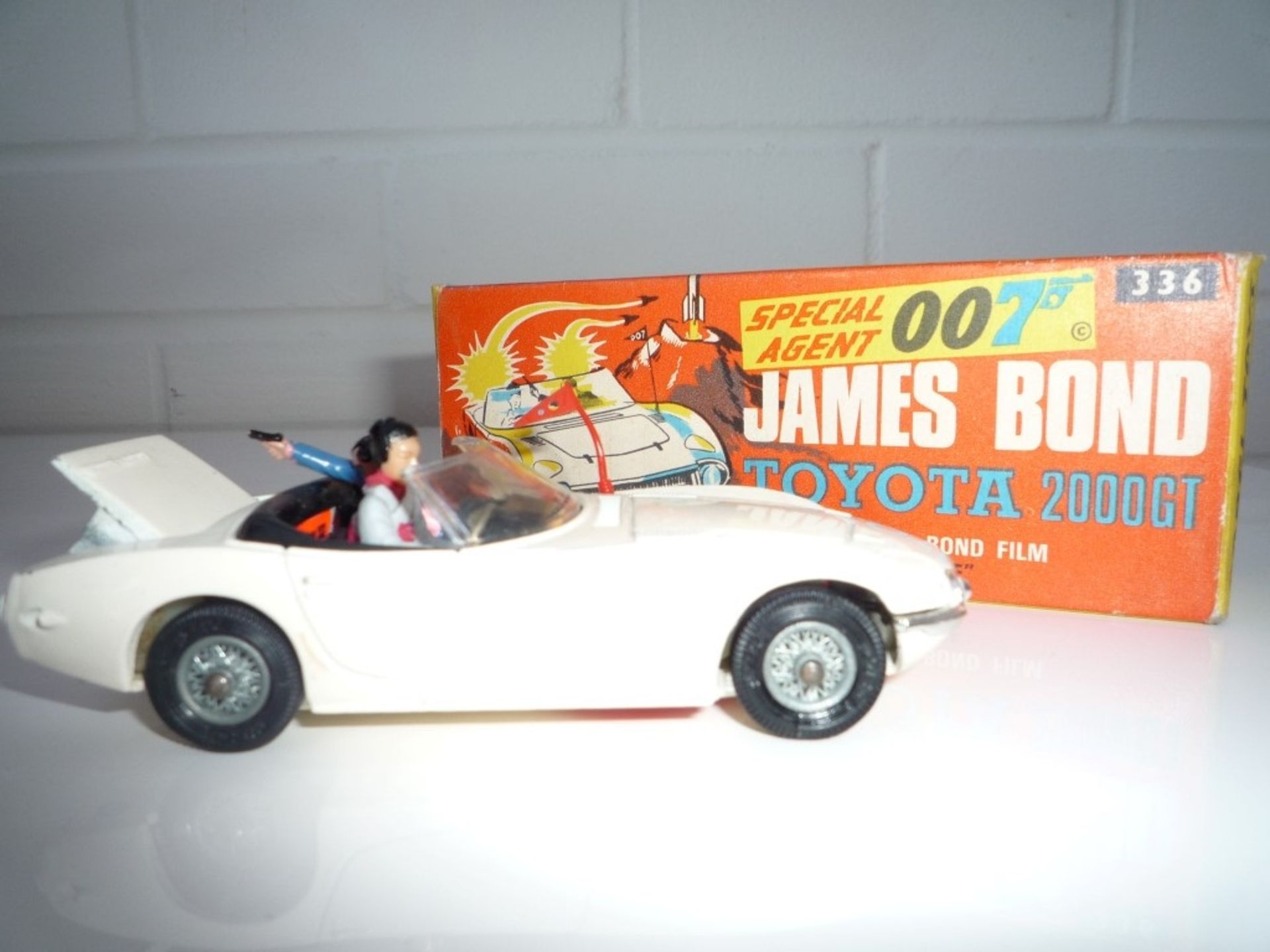James Bond You Only Live Twice Toyota 2000GT model - Image 2 of 2
