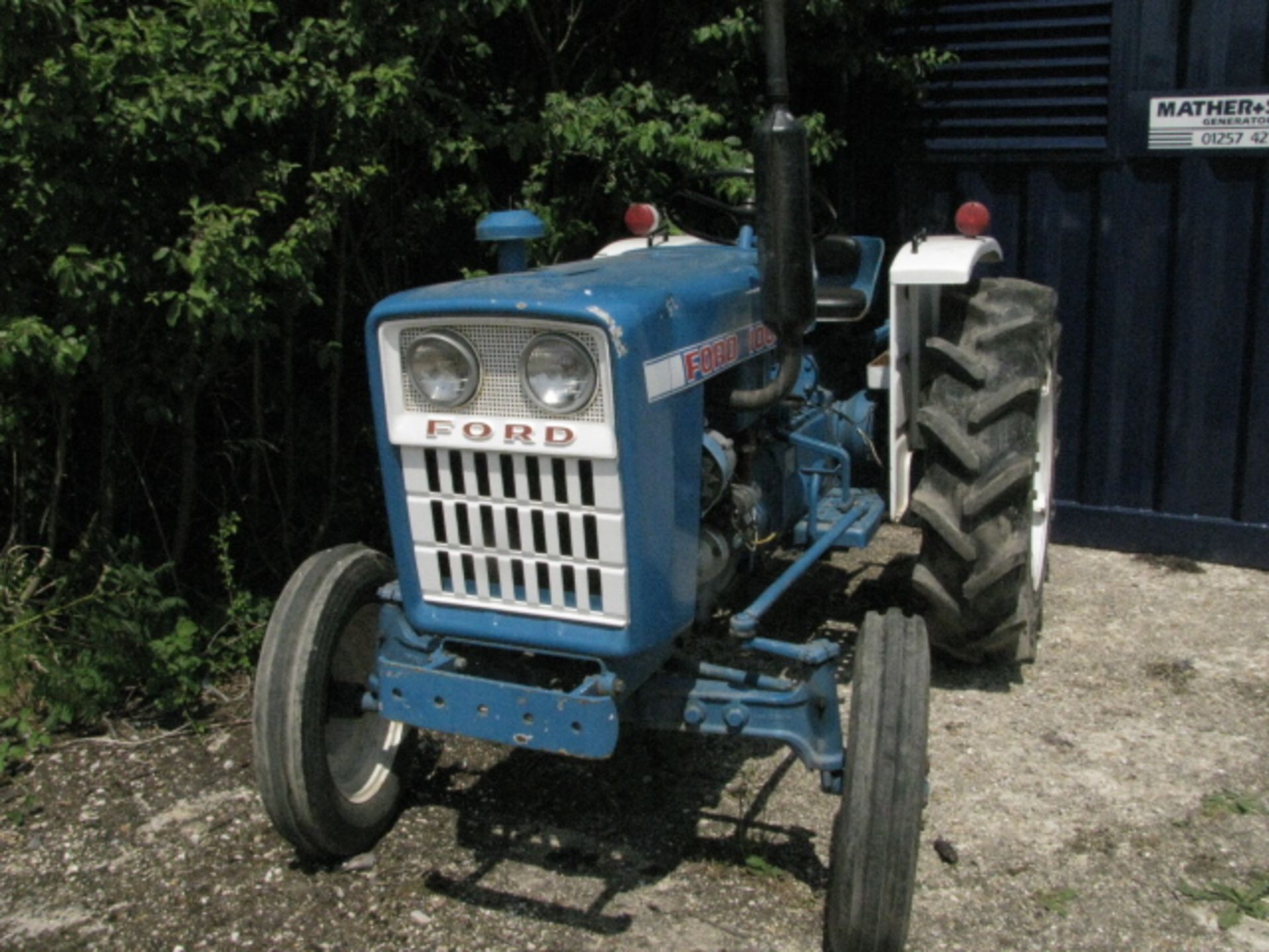 Ford 1000 4x2 2WD Open Cab Agricultural Tractor - Image 3 of 11