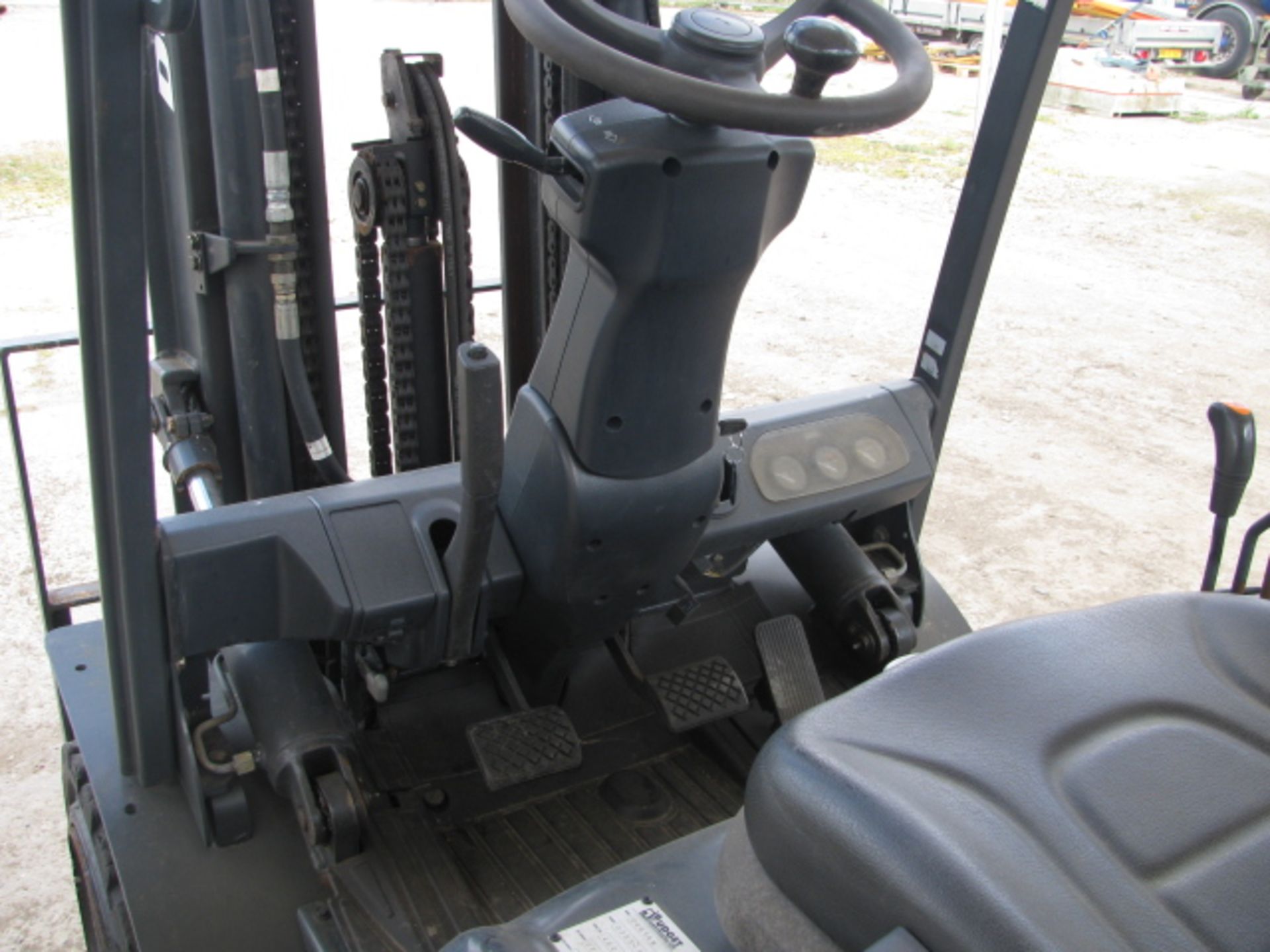 Doosan 33 Pro 5 diesel ride on fork lift truck - Image 5 of 10