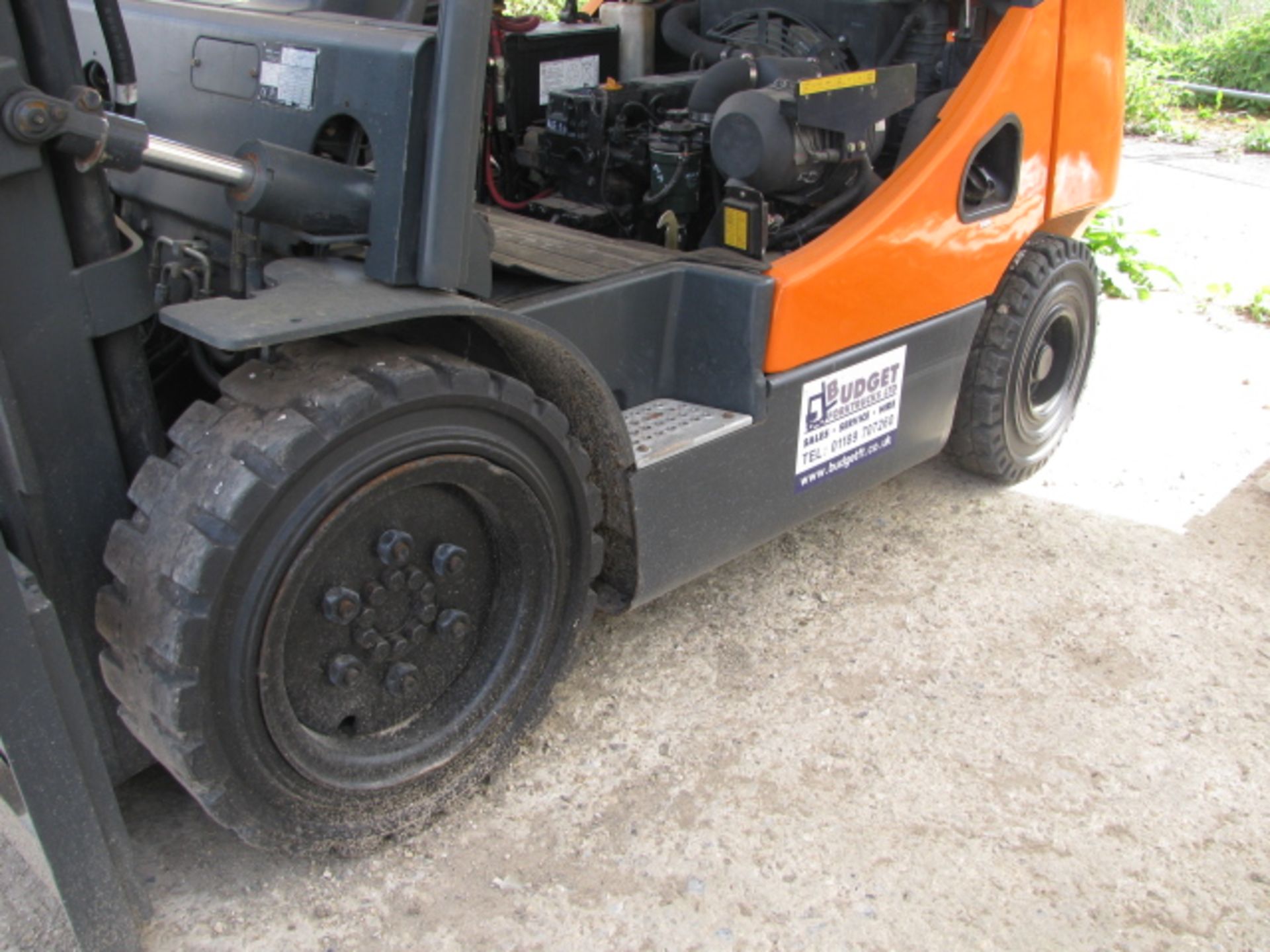 Doosan 33 Pro 5 diesel ride on fork lift truck - Image 3 of 10