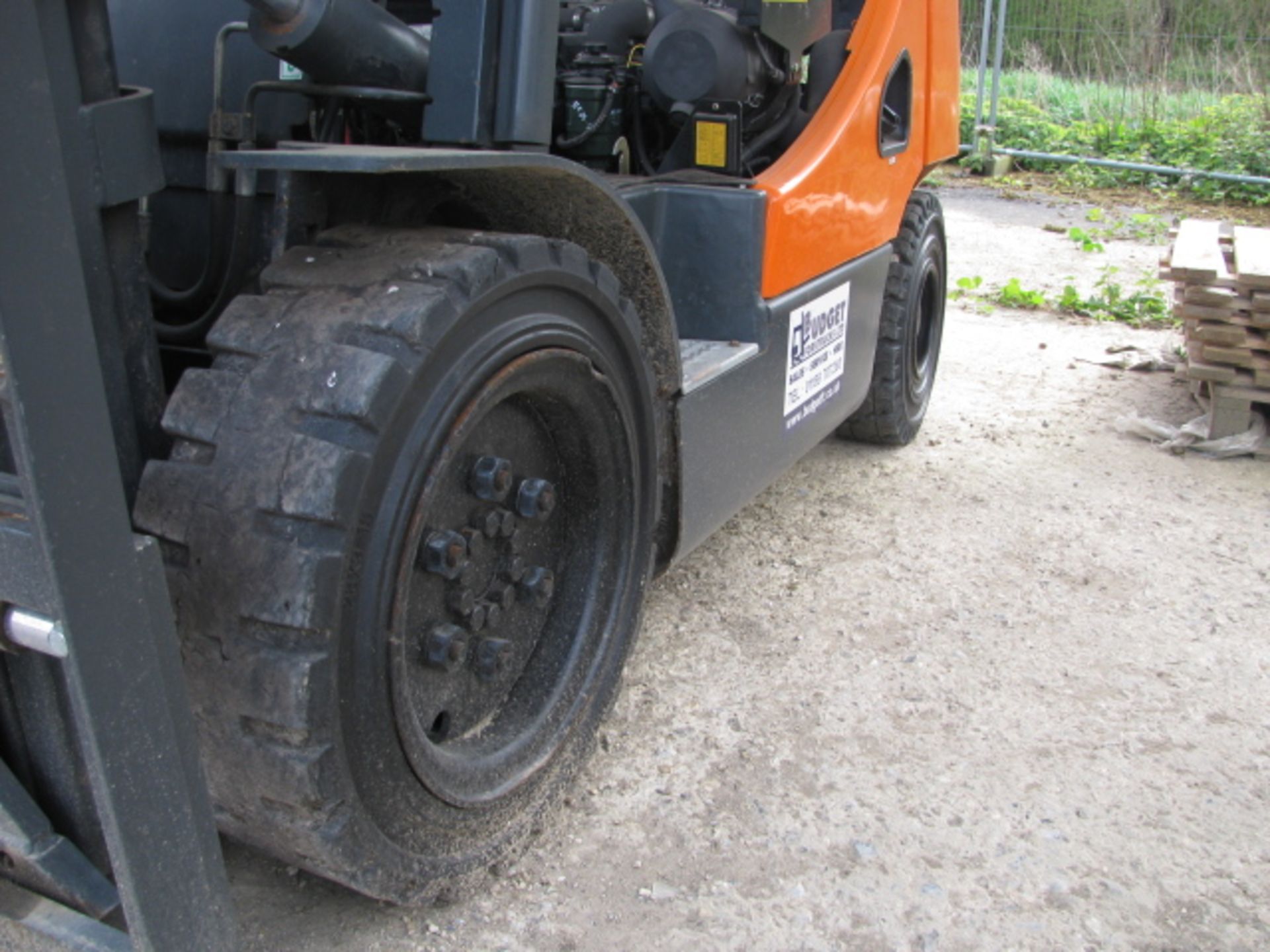 Doosan 33 Pro 5 diesel ride on fork lift truck - Image 7 of 10