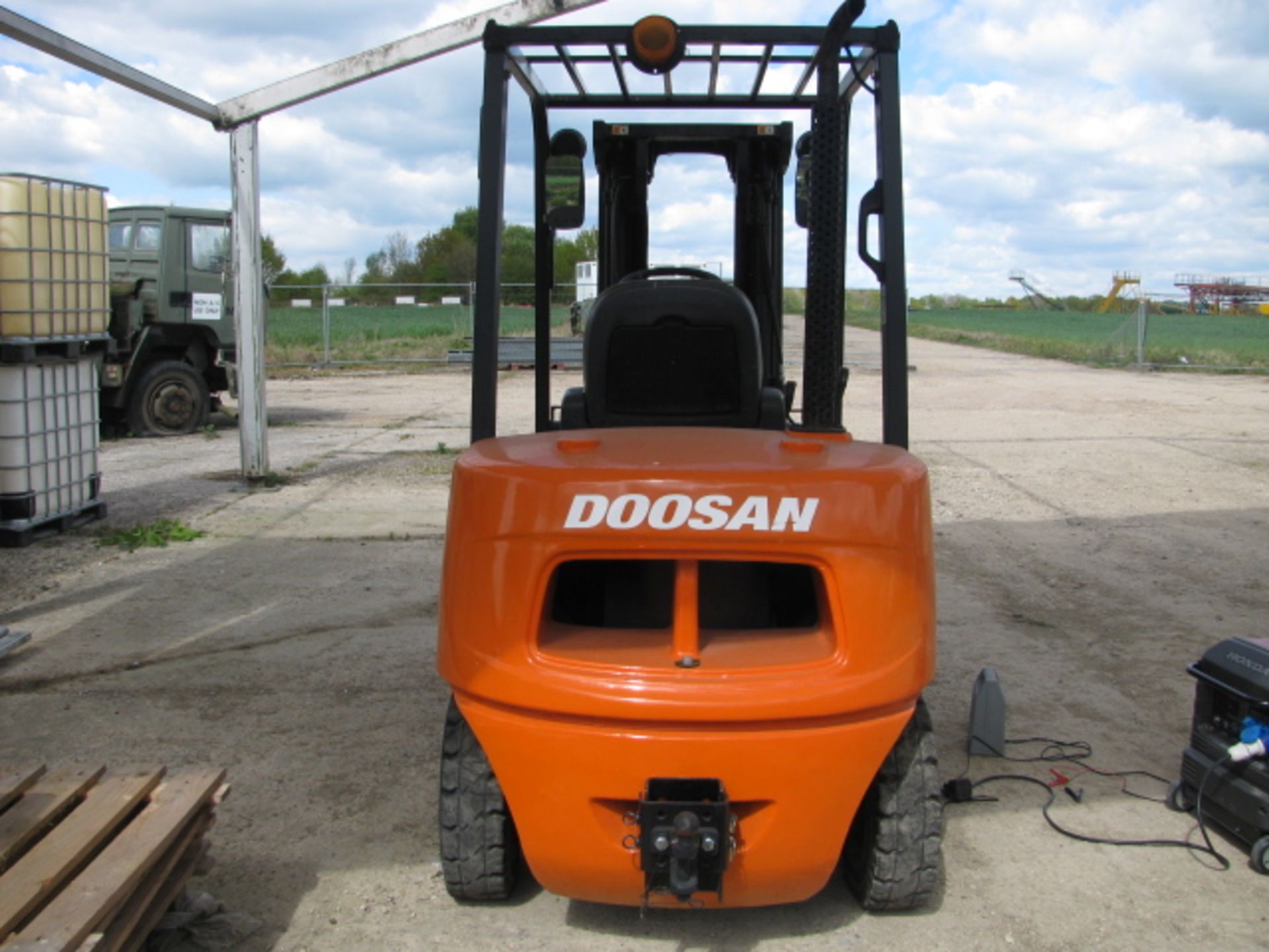 Doosan 33 Pro 5 diesel ride on fork lift truck - Image 2 of 10