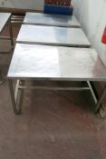 (3) Low stainless steel tables