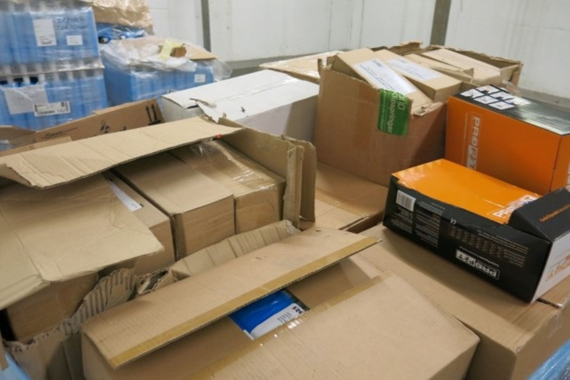 Pallet containing janitorial and other supplies - A lift out charge will apply - Image 5 of 5