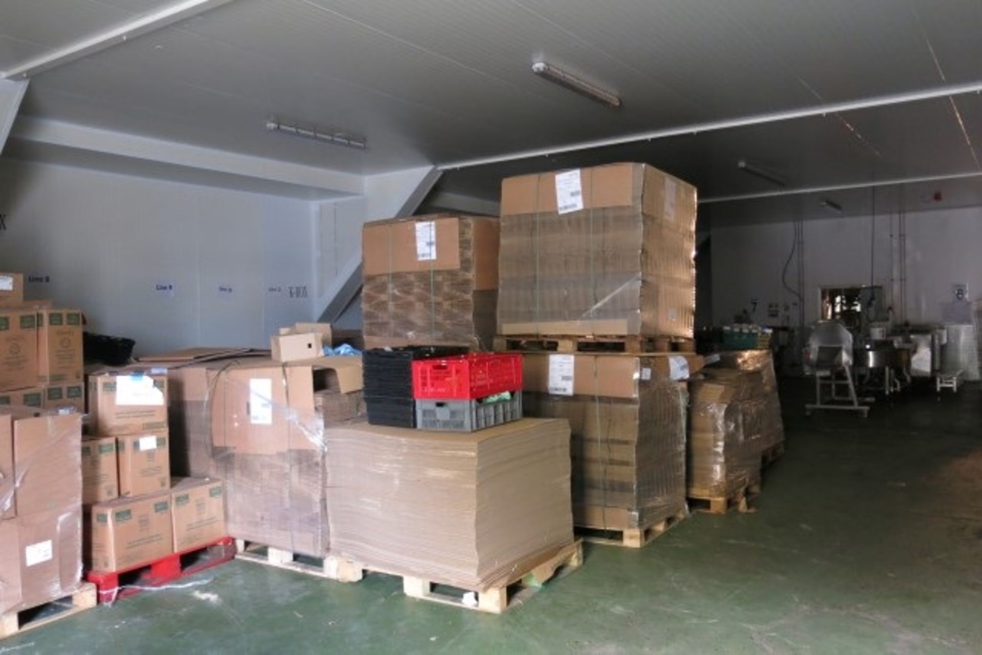 Approx (33) pallets cardboard packaging - A lift out charge will apply - Image 2 of 2