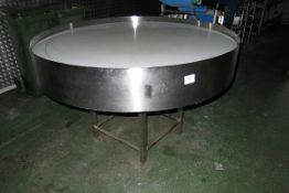 (CH)Motorised turntable with polypropylene top - A lift out charge will apply