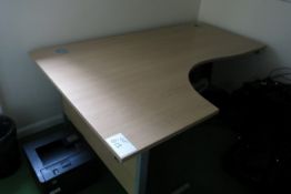 Light wood effect corner desk