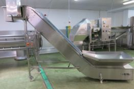 Unitech swan neck flighted conveyor - A lift out charge will apply