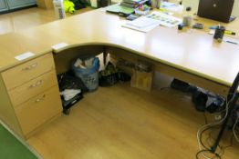 Light wood effect corner desk 1800mm