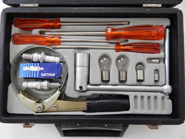 Ferrari 365GTB/4 Daytona Tool Kit - Image 4 of 5