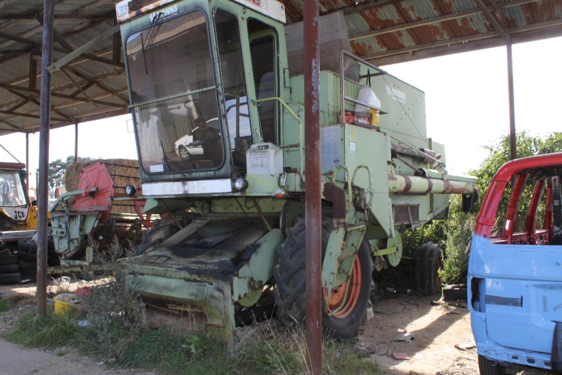 Combine Harvester – Claas Manns Combine with Header Unit – Starts & Runs - Image 4 of 8