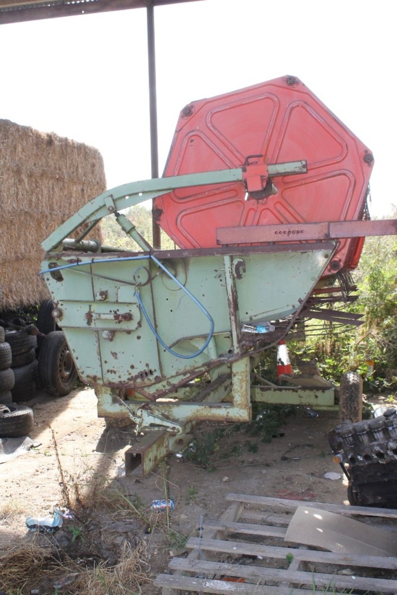 Combine Harvester – Claas Manns Combine with Header Unit – Starts & Runs - Image 6 of 8