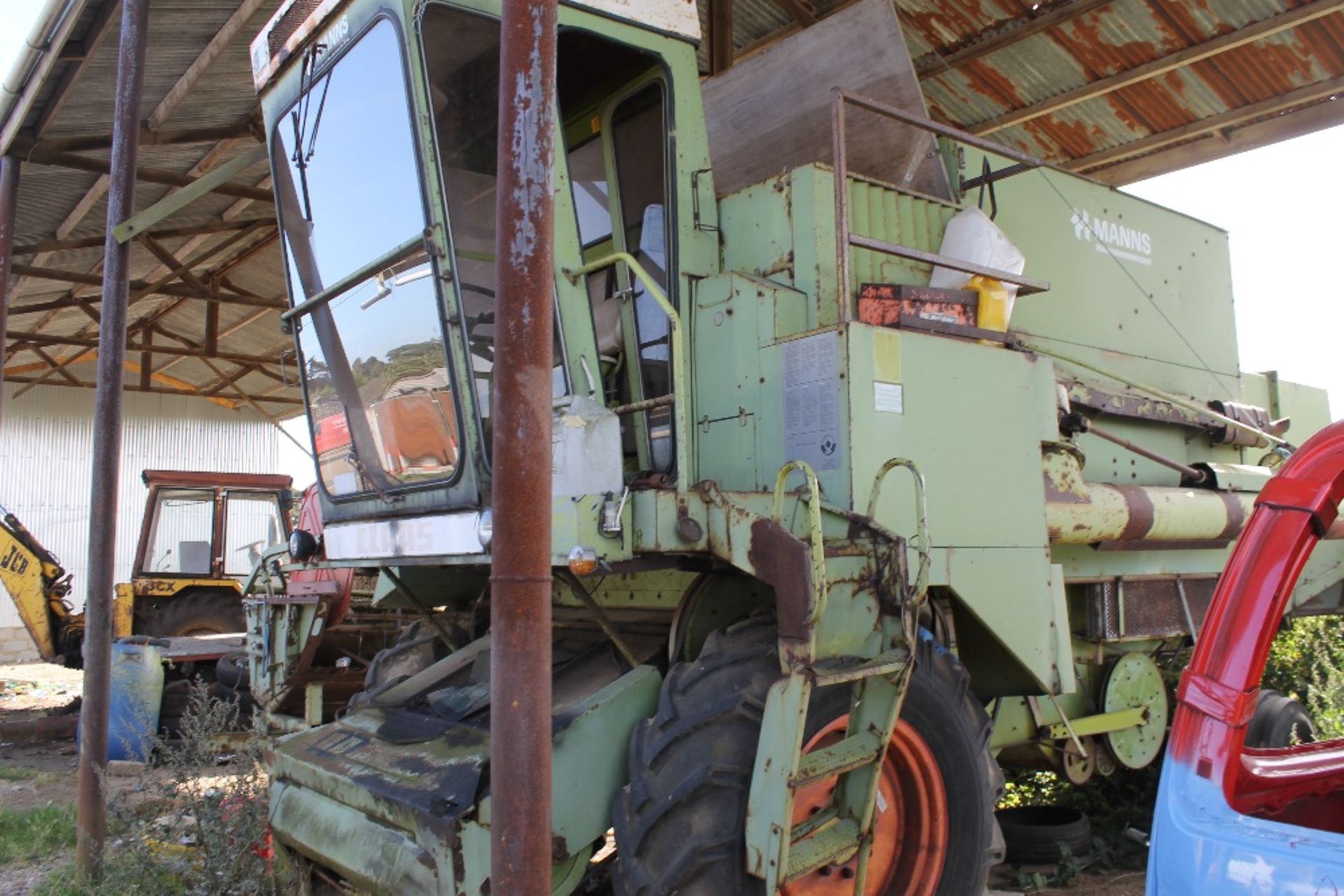 Combine Harvester – Claas Manns Combine with Header Unit – Starts & Runs - Image 3 of 8