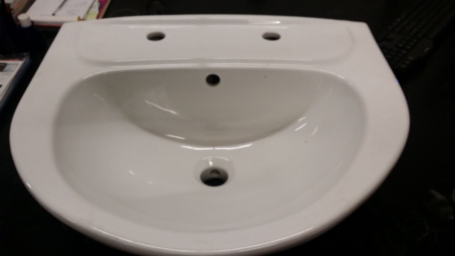 NO RESERVE - Approximately 300 Brand New Ceramic Sinks - NO VAT