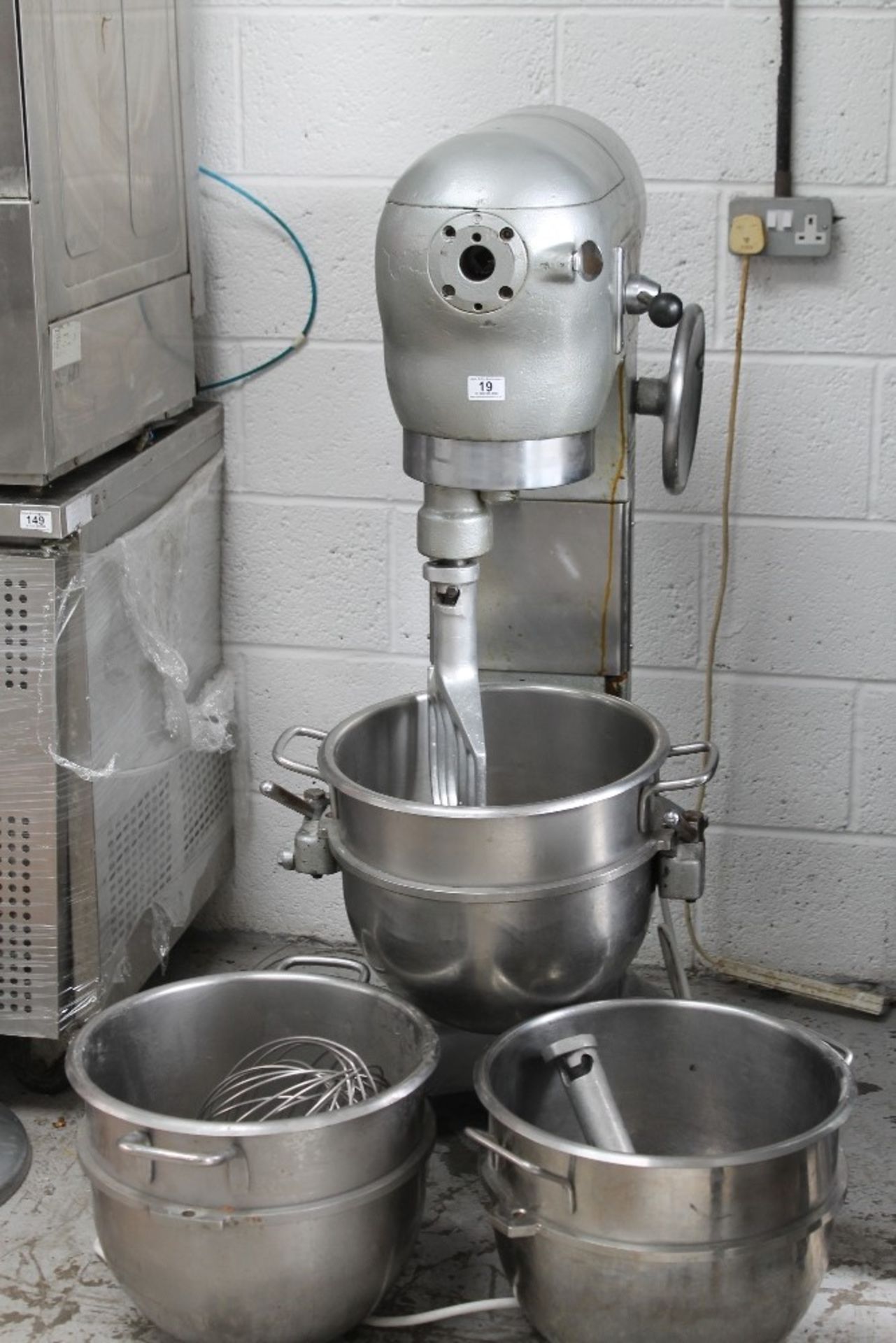 Hobart 30 Qrt Planetary Mixer with Beater , Whisk, Dough Hook + 3 Bowls – 3-ph- Tested – NO VAT - Image 5 of 6