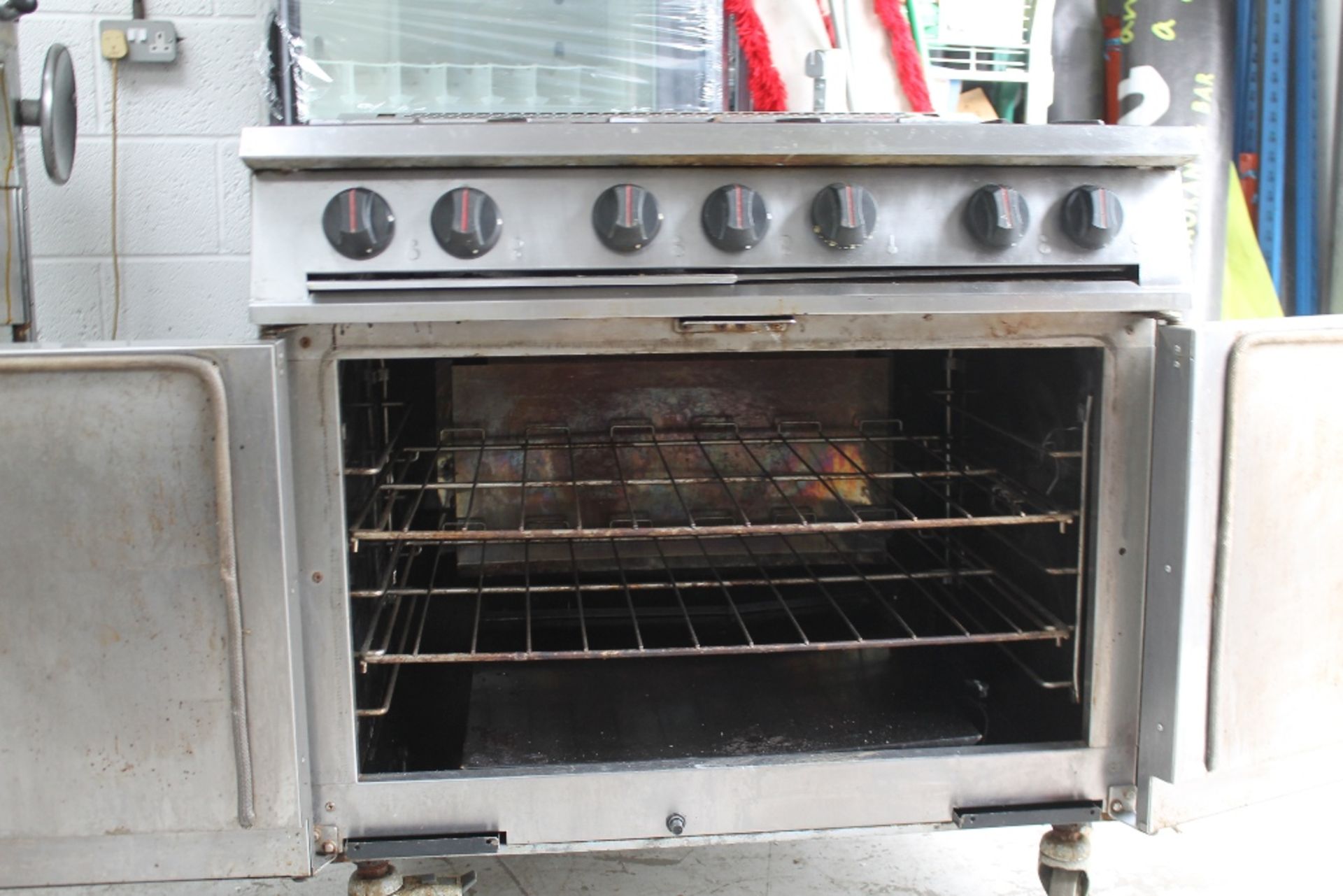 Falcon Dominator 6 Burner Gas Cooker with Oven – Tested – NO VAT   Model G21070T - serial no: - Image 4 of 5