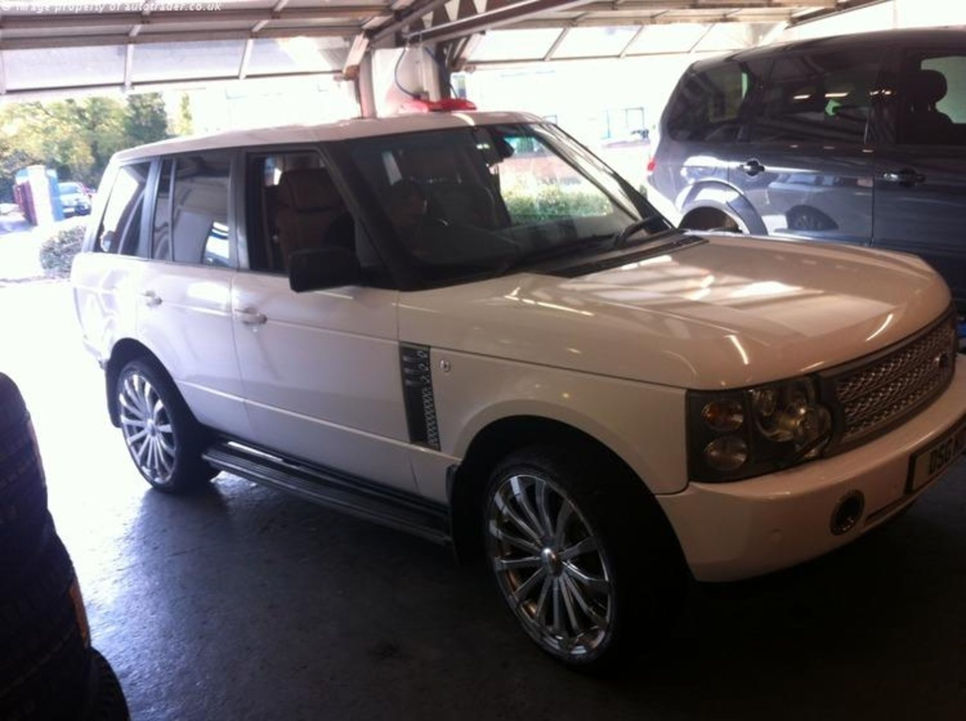 Range Rover 4.4 V8 Vogue 5dr 2003 - LPG converted - White Service history, MOT Oct 17 LPG converted, - Bild 3 aus 7