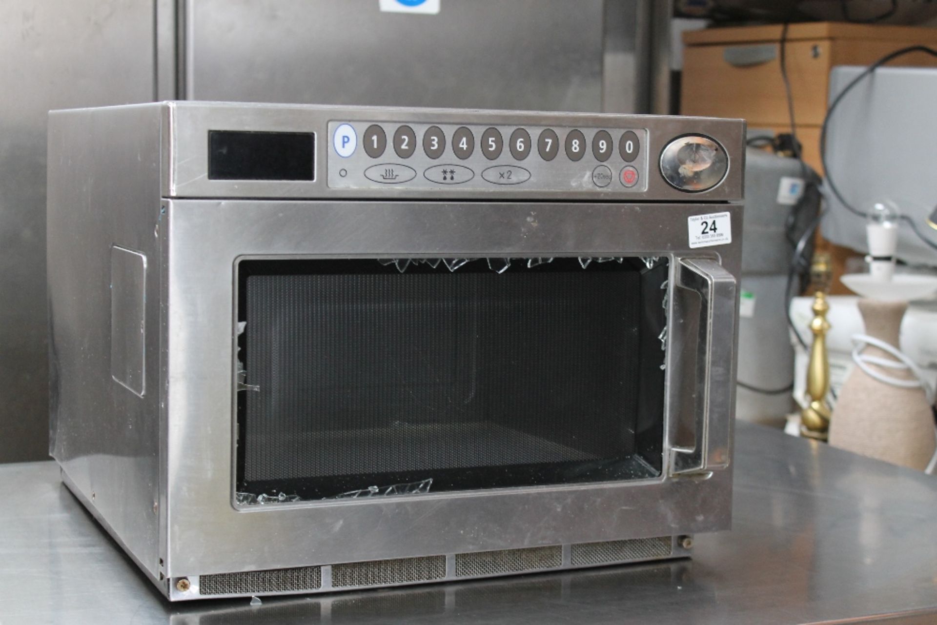 Samsung 800w Commercial Microwave – broken glass – Tested – NO VAT