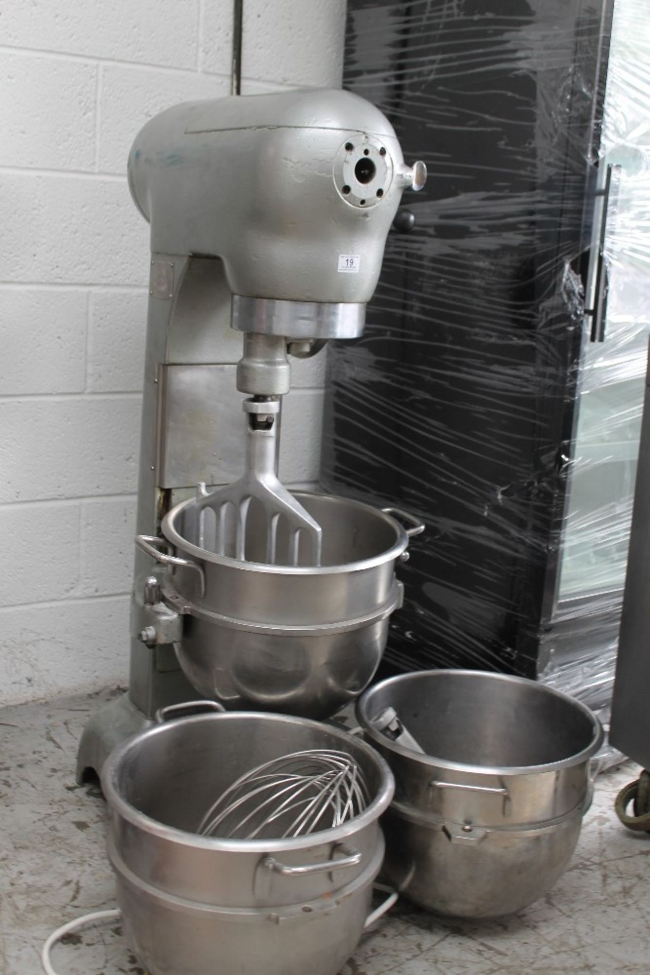 Hobart 30 Qrt Planetary Mixer with Beater , Whisk, Dough Hook + 3 Bowls – 3-ph- Tested – NO VAT - Image 4 of 6