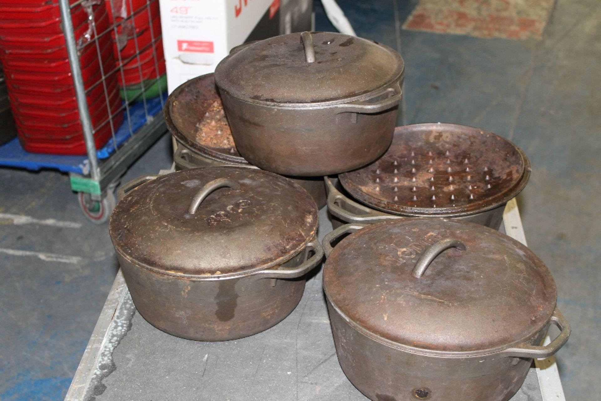 5 x Lodge Iron Casserole Dishes