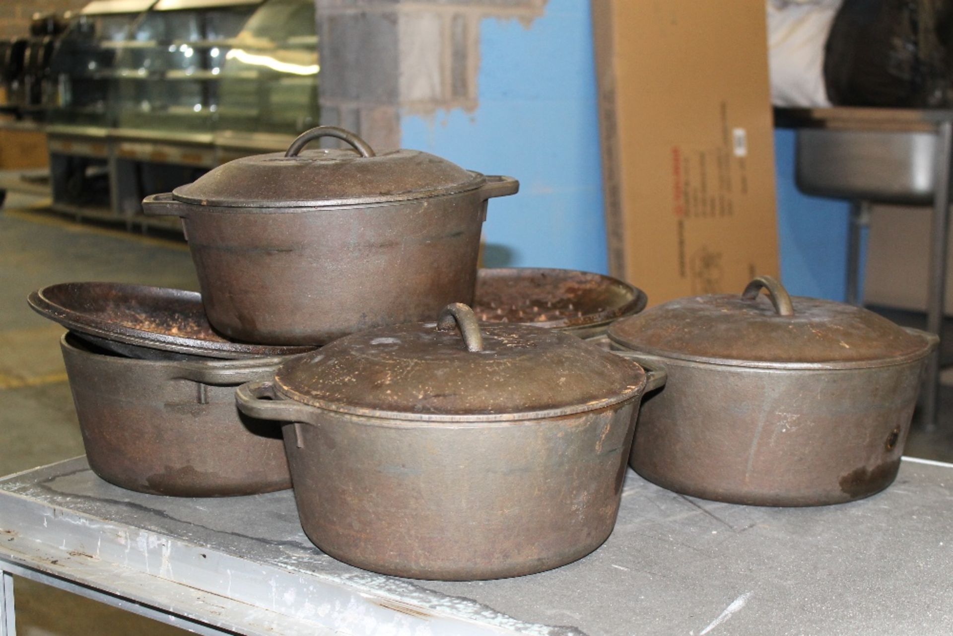 5 x Lodge Iron Casserole Dishes