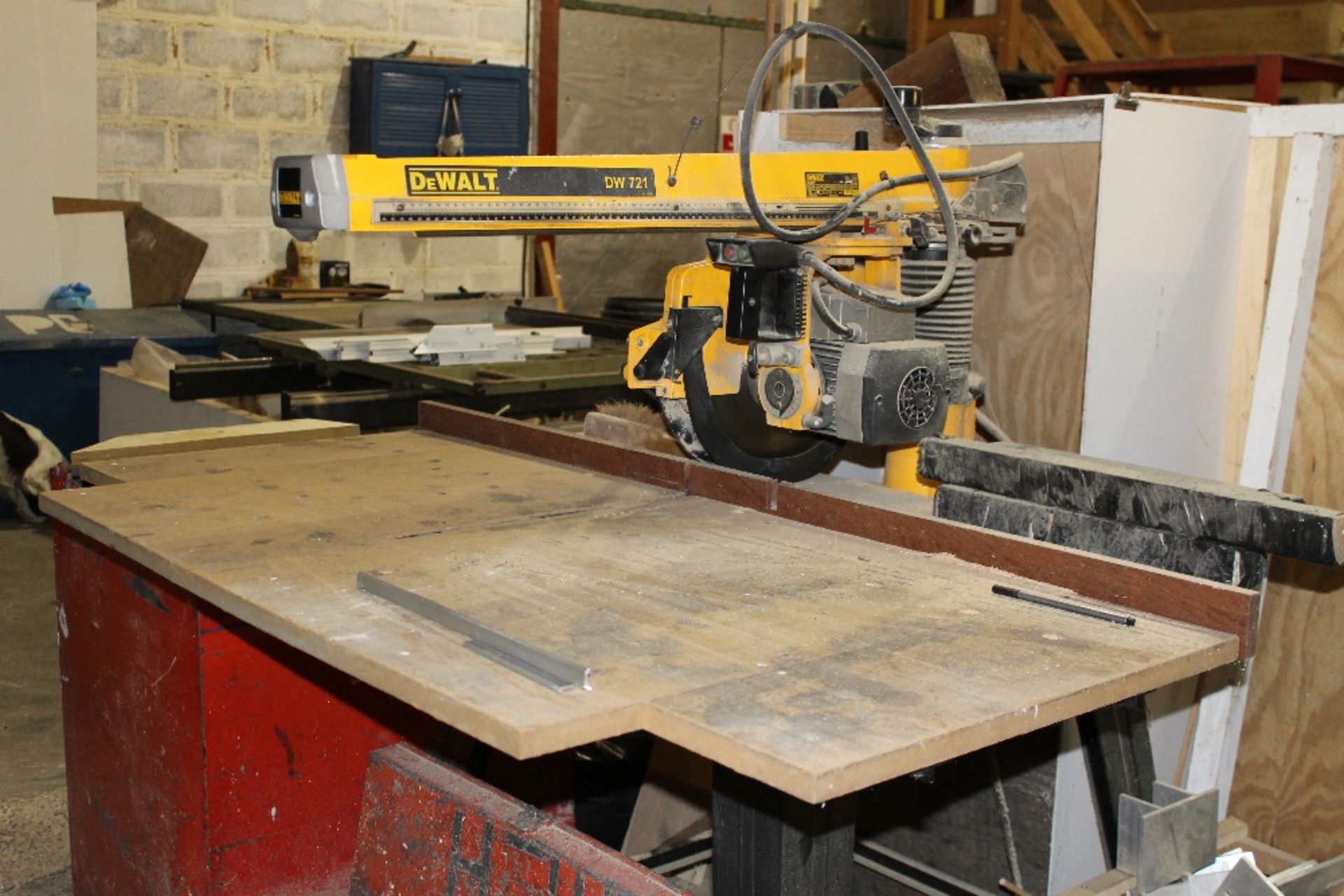 DeWalt Cross Cut Saw – Tested – Serial No 000028 – NO VAT   Lift Out Charge £50 + VAT Buyer to