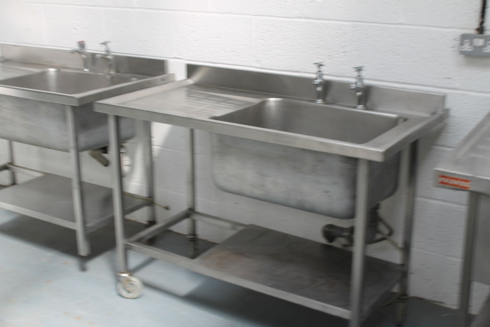 Stainless Steel Single Bowl Sink – Mobile – with Splash back – NO VAT   W120cm x H92cm x D68cm - Image 2 of 2