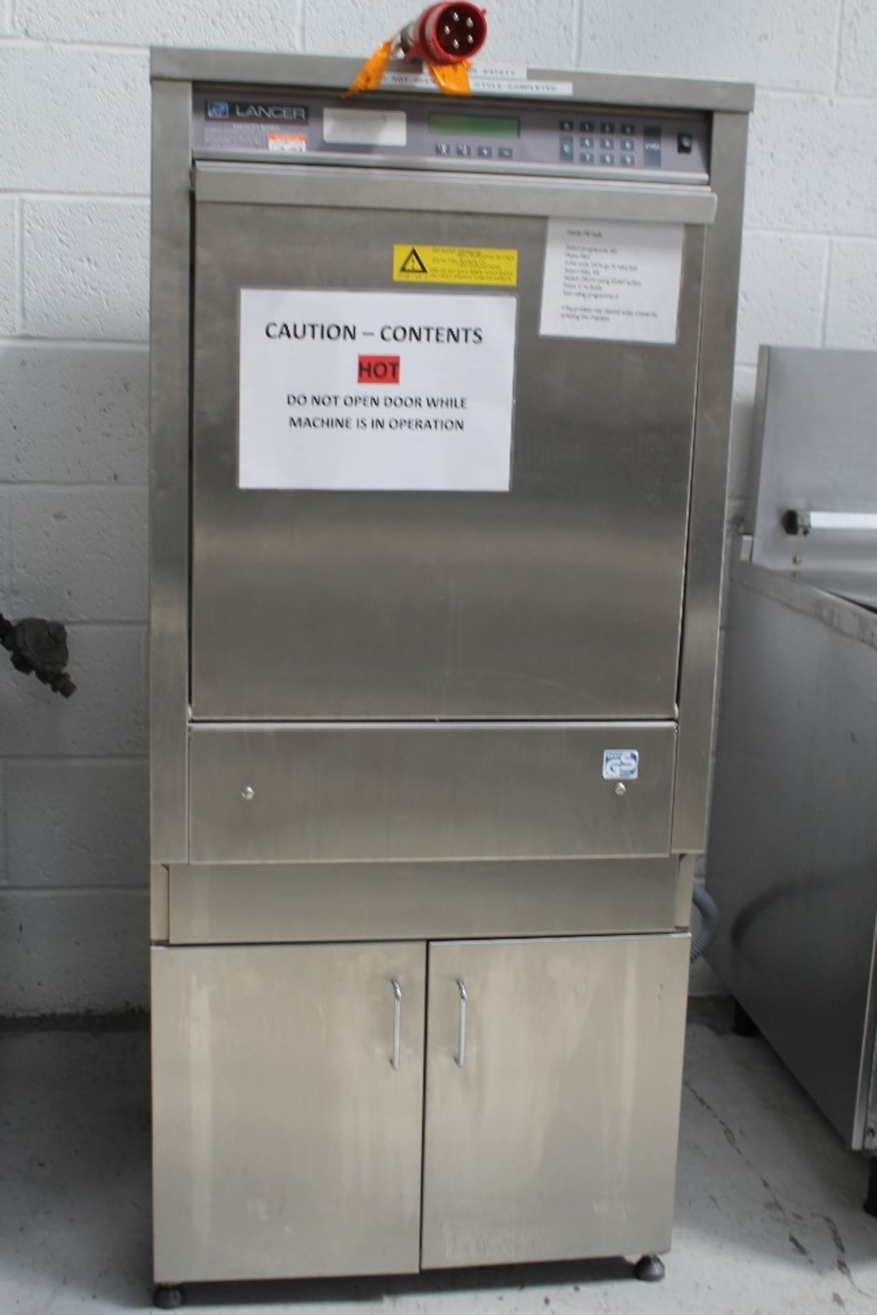 Lancer 910 UP Commercial Dishwasher with Operators Manual –NO VAT   Excellent condition – little