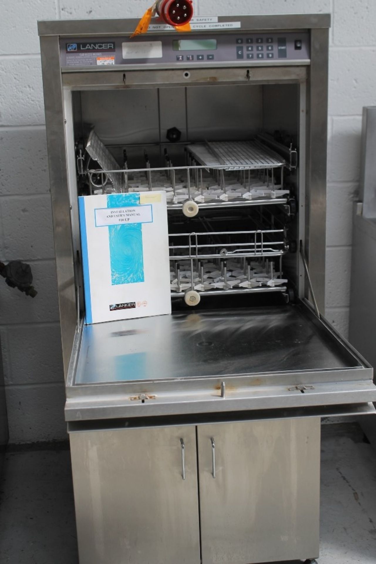 Lancer 910 UP Commercial Dishwasher with Operators Manual –NO VAT   Excellent condition – little - Image 3 of 4