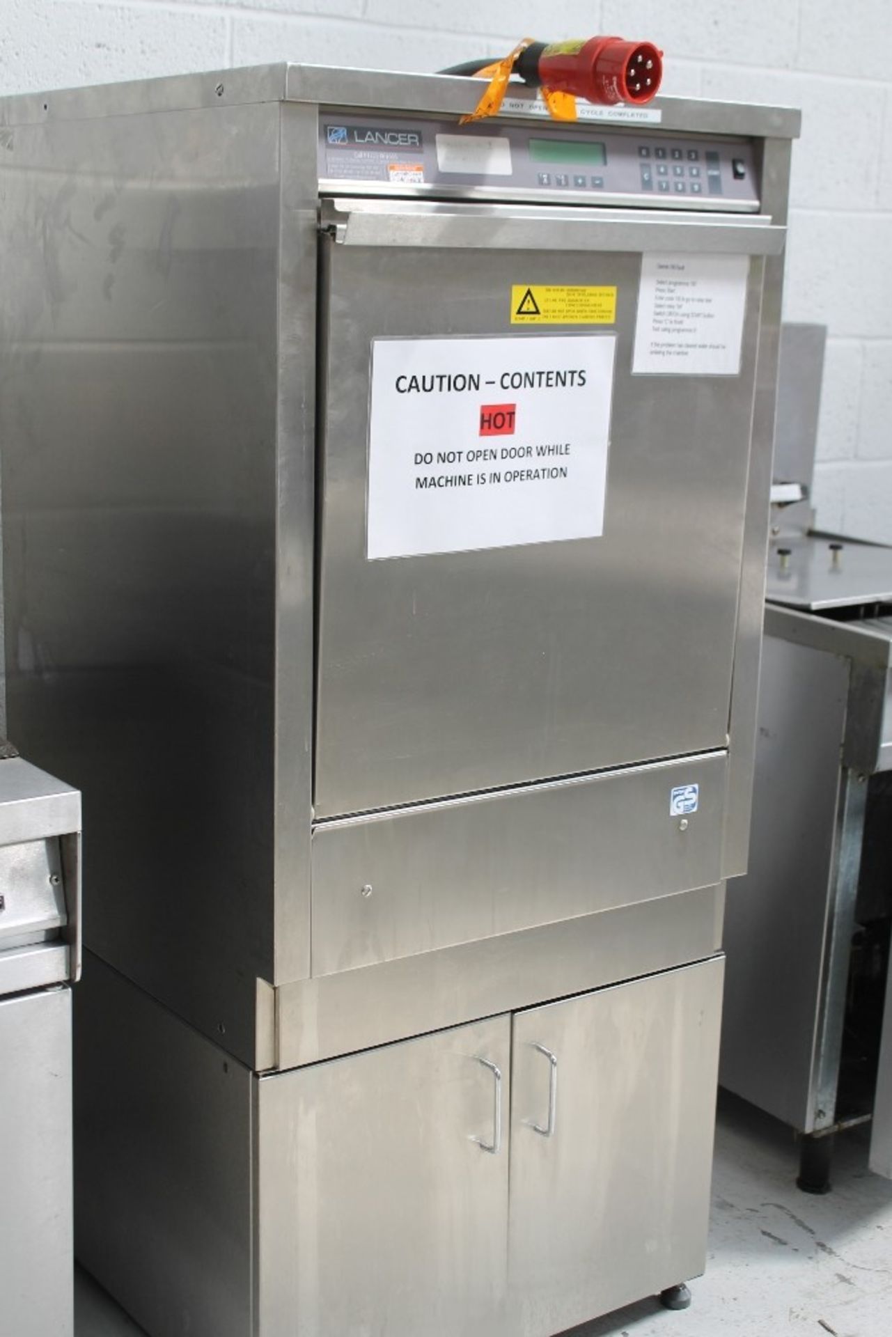 Lancer 910 UP Commercial Dishwasher with Operators Manual –NO VAT   Excellent condition – little - Image 2 of 4