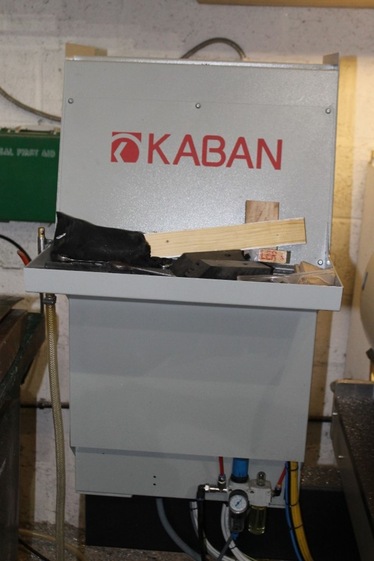 Kaban Double Headed Mitre Saw AB1030 – Tested – NO VAT This machine was purchased New in July 2015 - Image 4 of 8