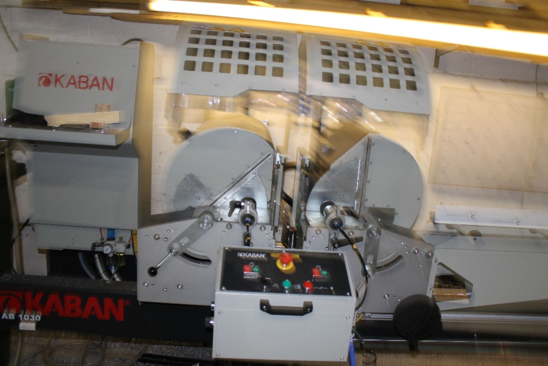 Kaban Double Headed Mitre Saw AB1030 – Tested – NO VAT This machine was purchased New in July 2015 - Image 2 of 8