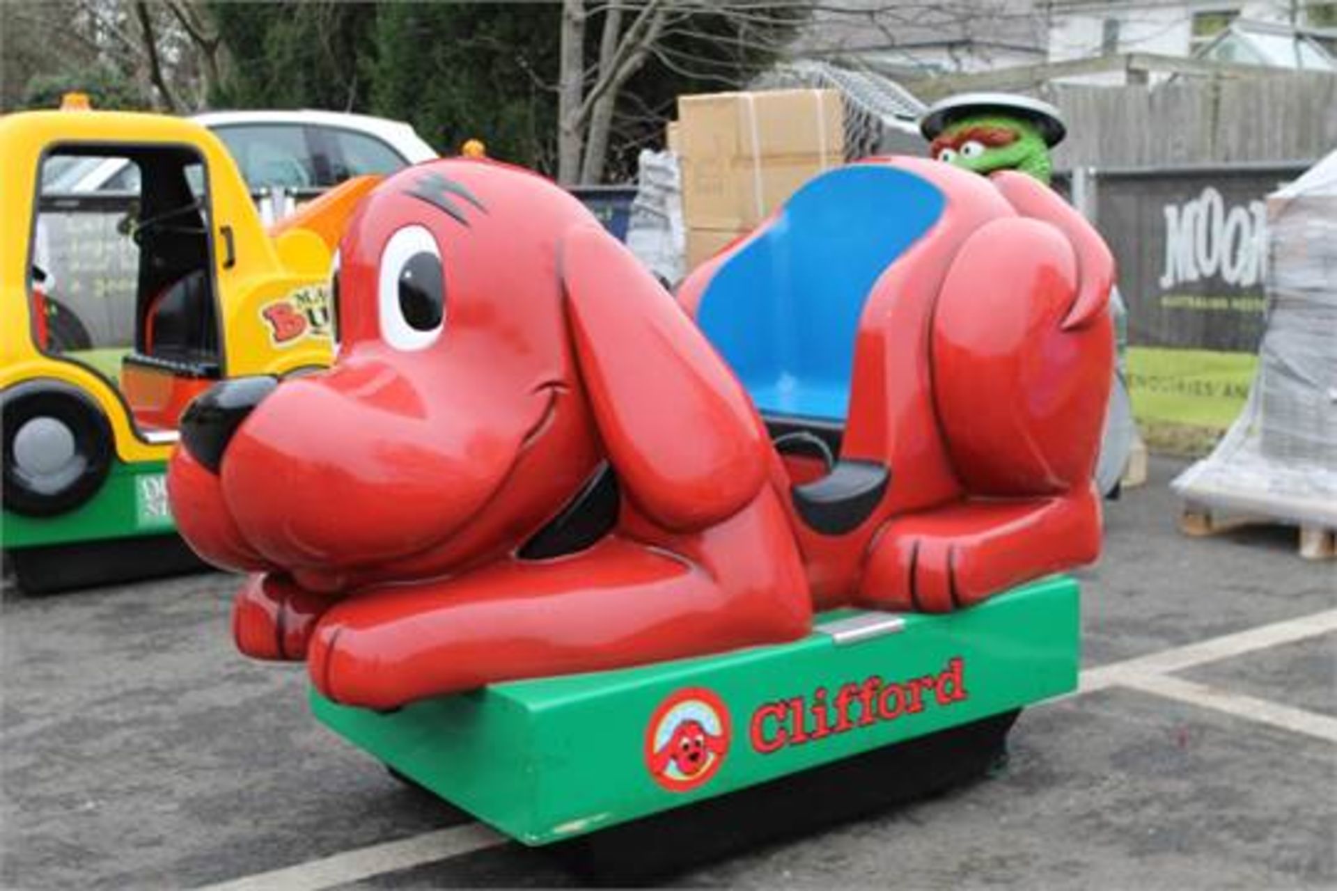 Clifford Child Ride - Image 2 of 2