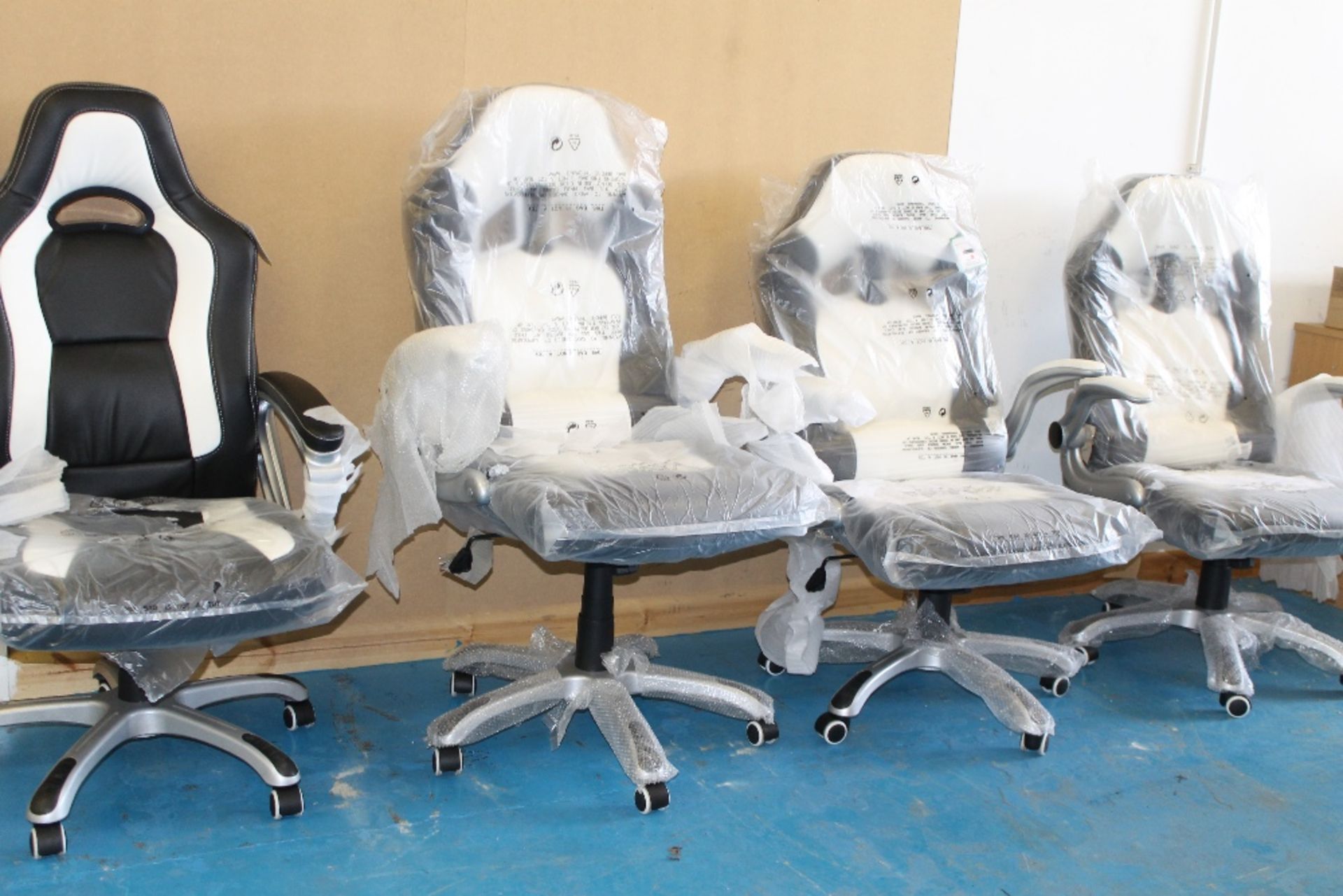 Brand New Executive Office Chair – White & Black Sports Seat Design - NO VAT - Image 2 of 2