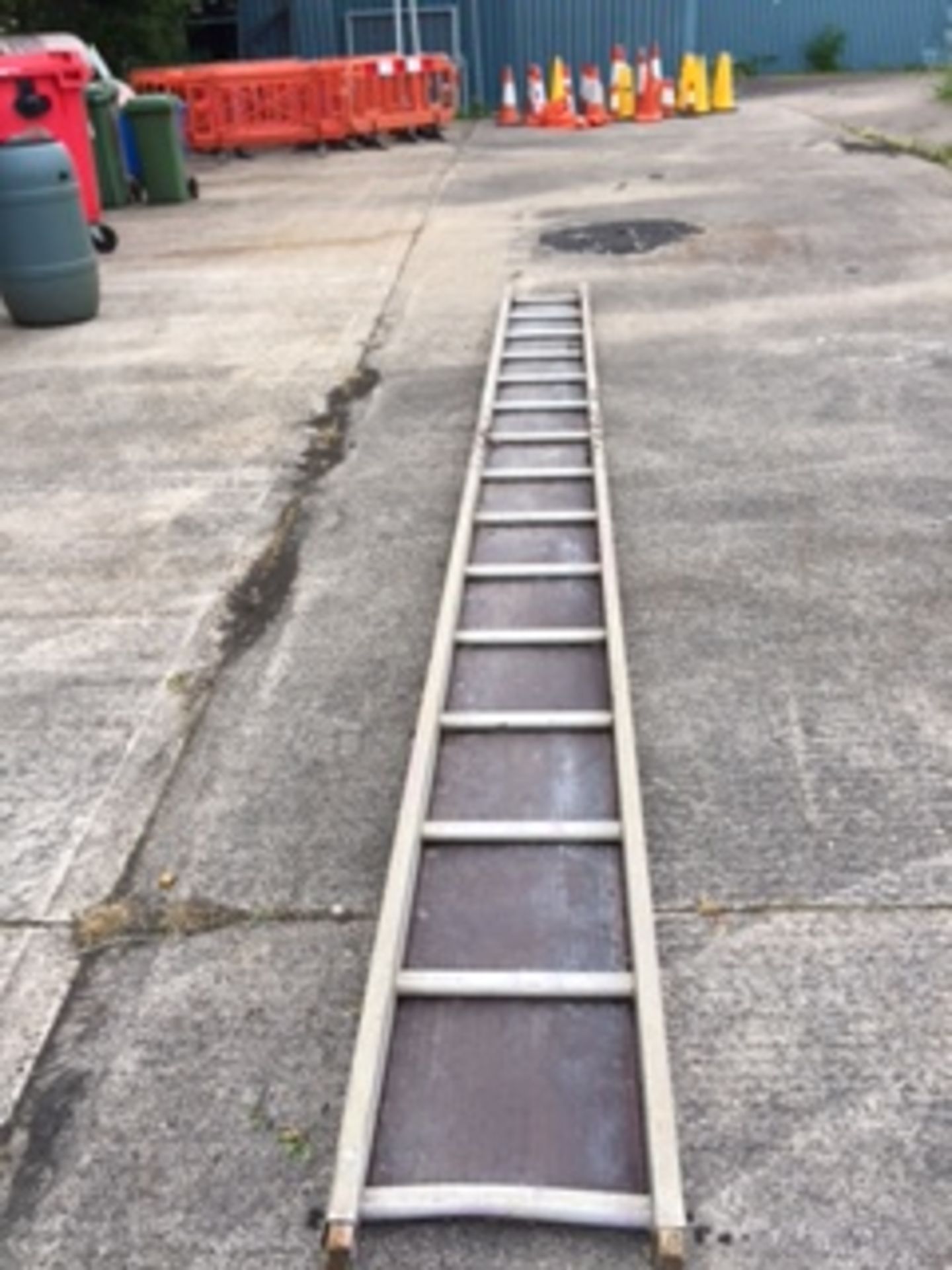 Long Ladder / Decorators Board 5.50m – NO RESERVE - NO VAT