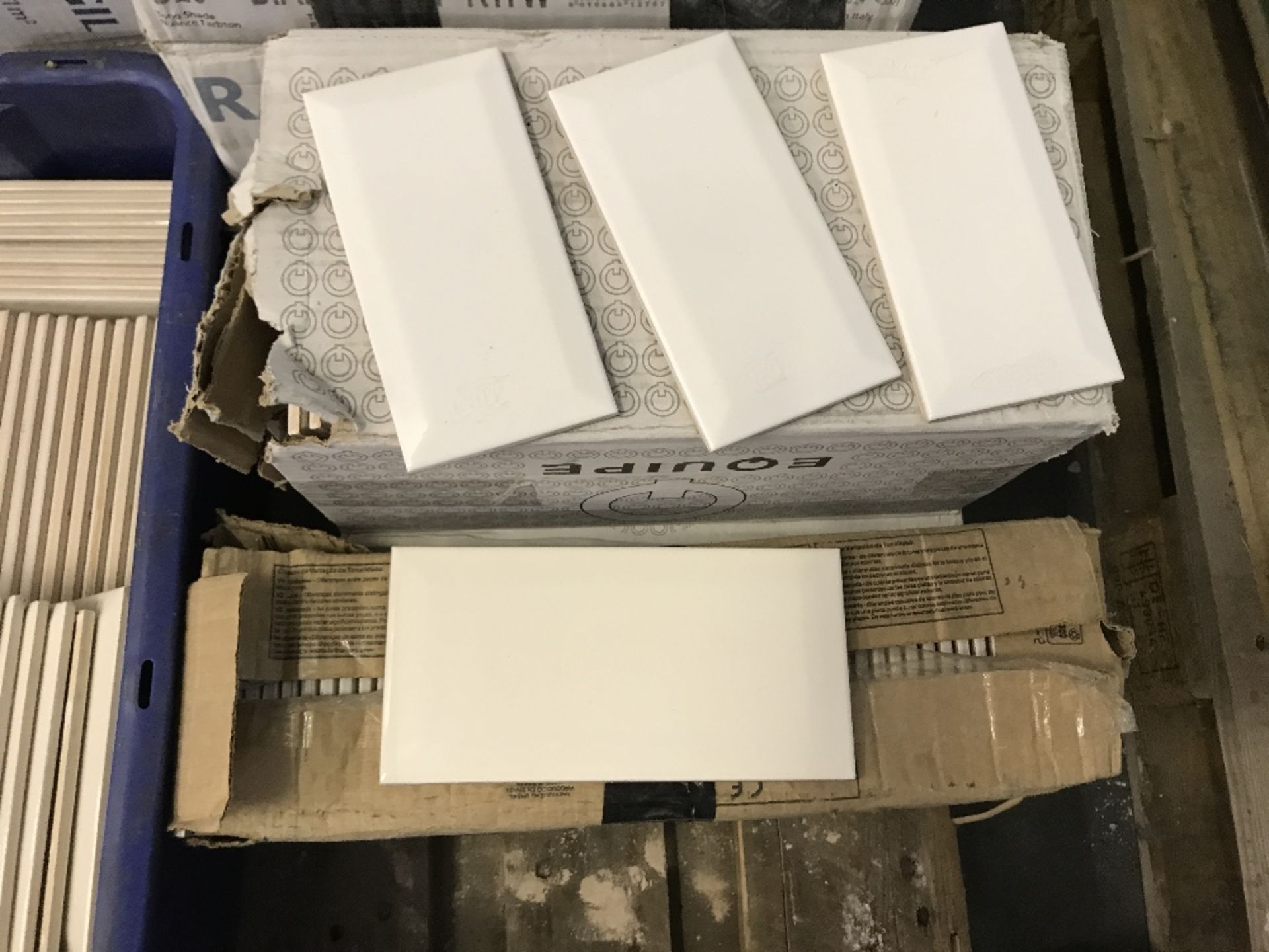 5 boxes of tiles - Image 2 of 2