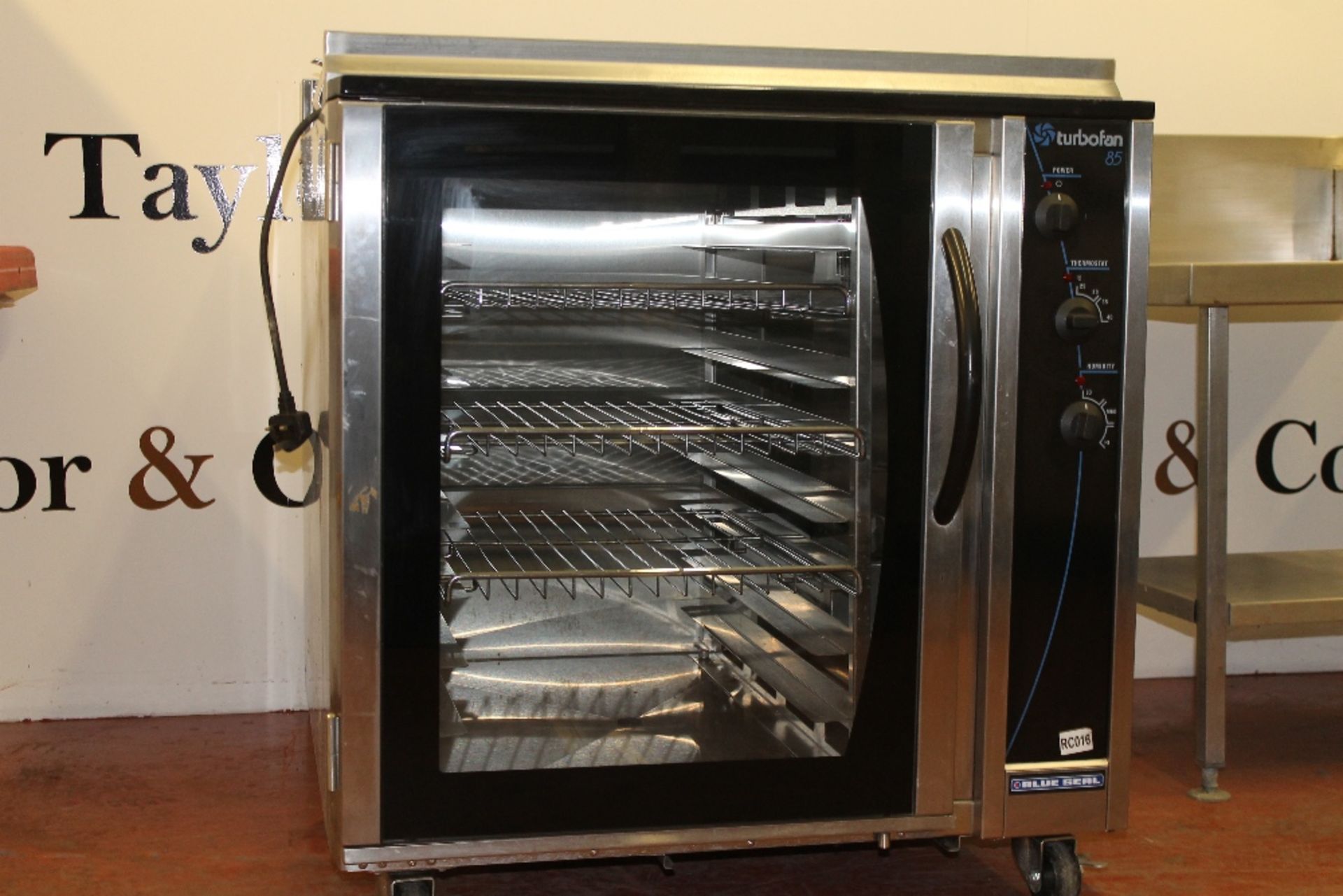 Blue Seal Turbo Fan 8 Grid Convection Oven – 1-ph EA5/-8 – Mobile – W90cm x H90cm x D90cm - Image 2 of 3