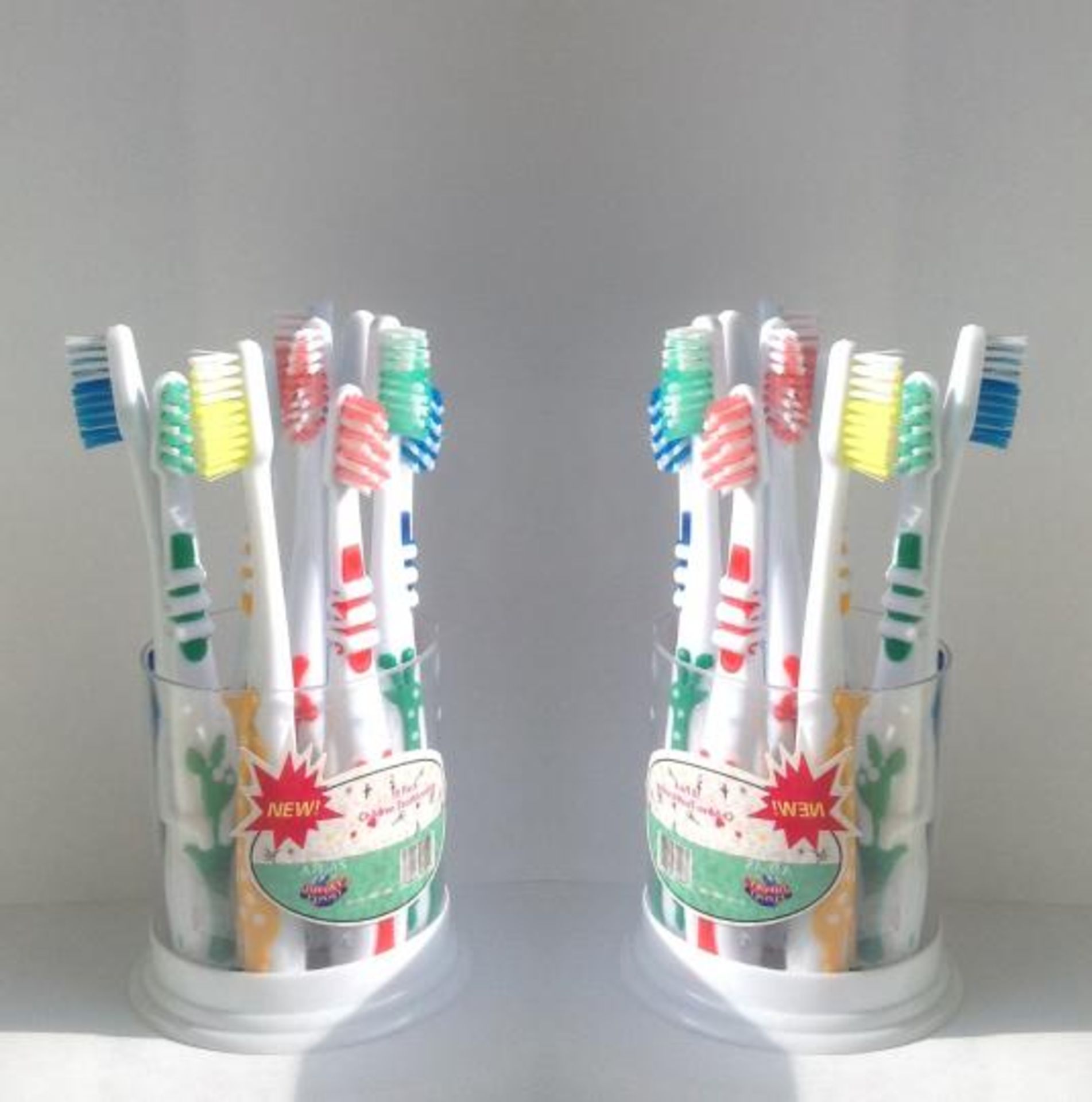 720 x Toothbrushes – in Display Tubs – NO VAT UK Delivery £20