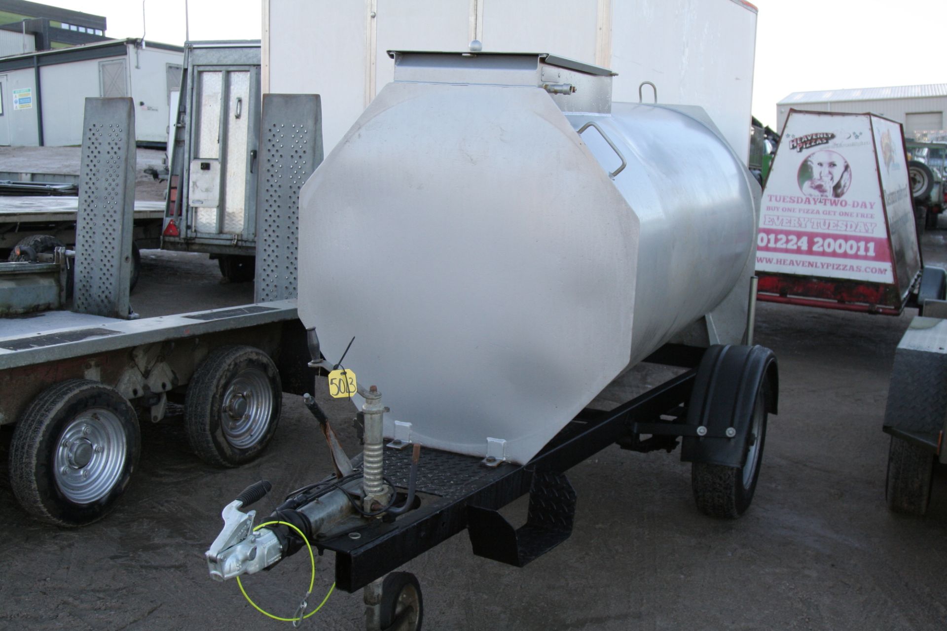 1000L FAST TOW FUEL BOWSER KEY IN P/CABIN