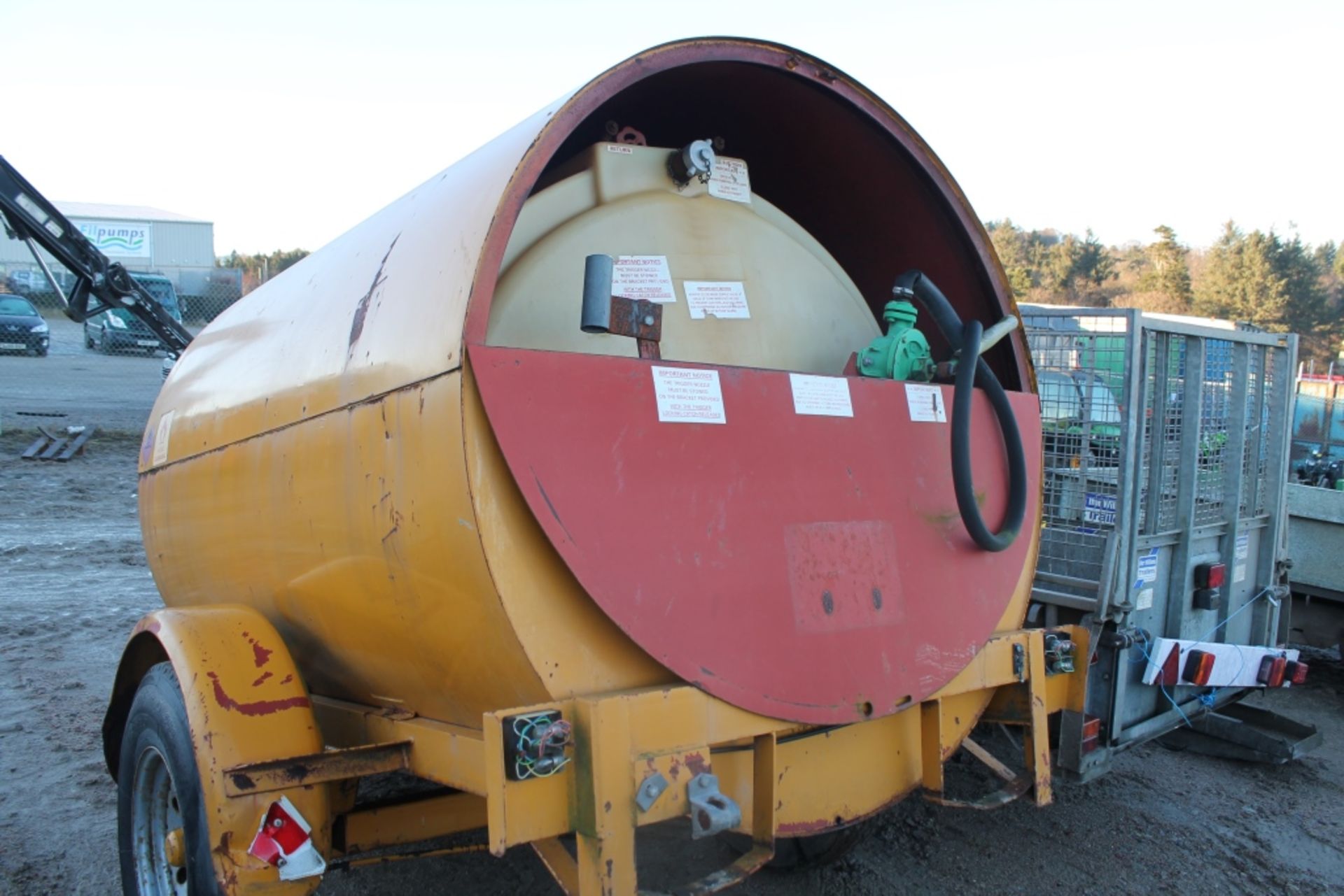 DIESEL TANK ON TRAILER - Image 2 of 2