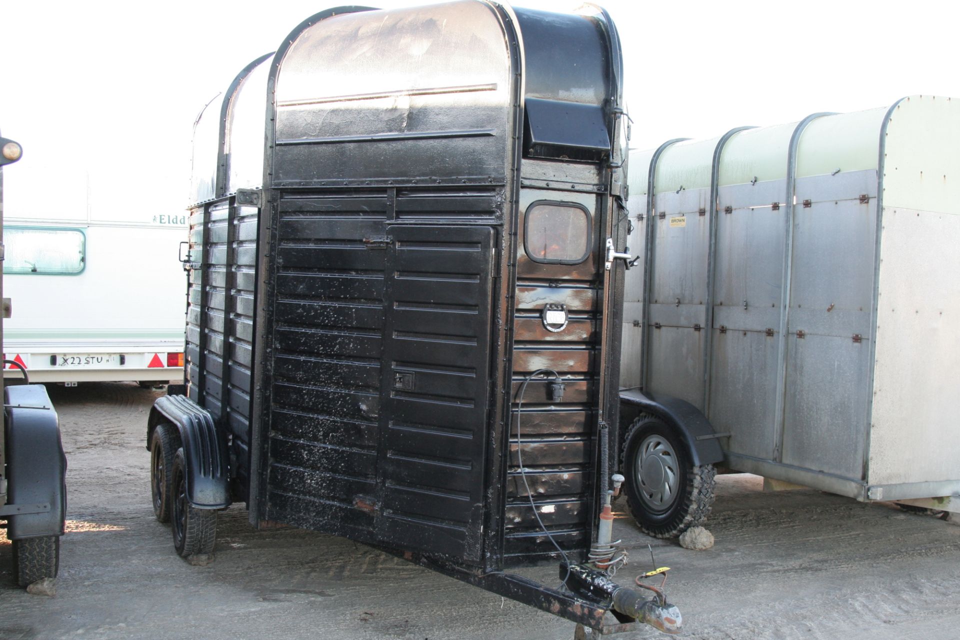 2 HORSE BOX