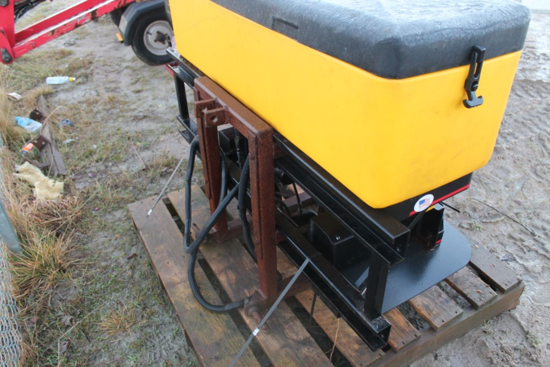 SNOWEX GRITTER WITH C/BOX IN P/CABIN - Image 2 of 2